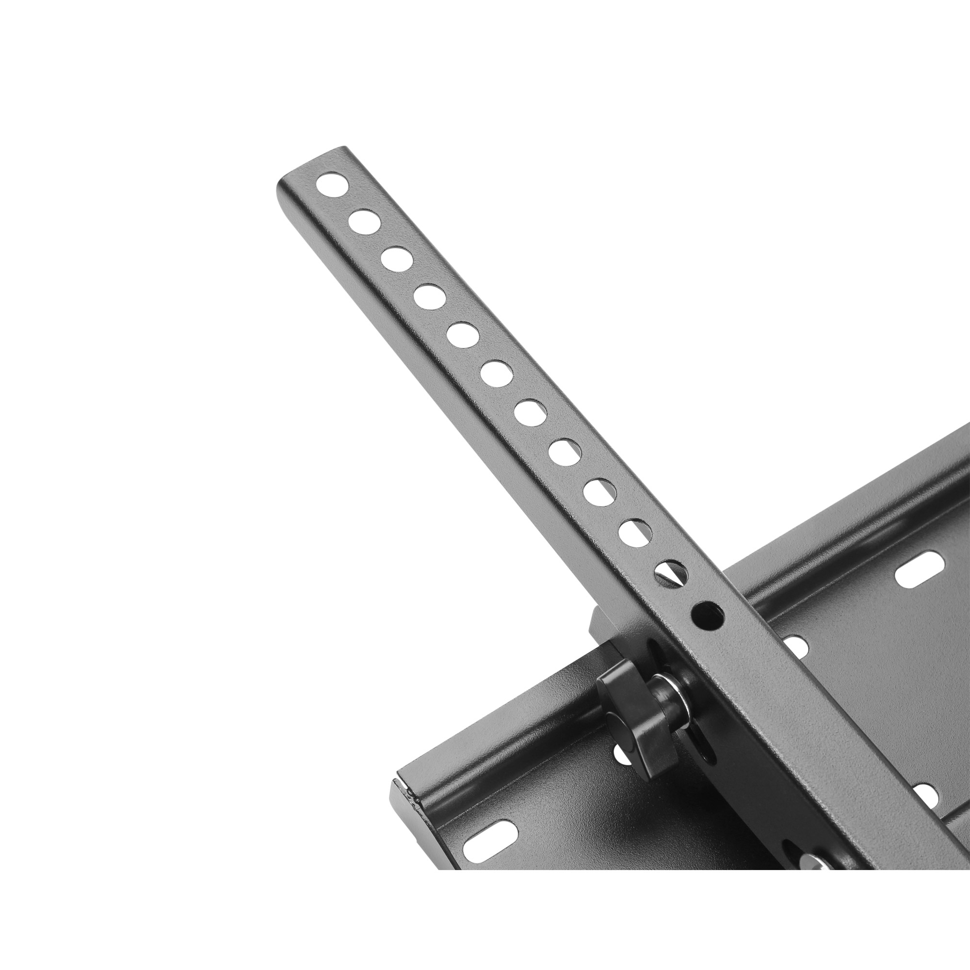 Gros plan d'un support TV en métal noir. Il possède des trous de réglage et un bouton. Fond blanc.