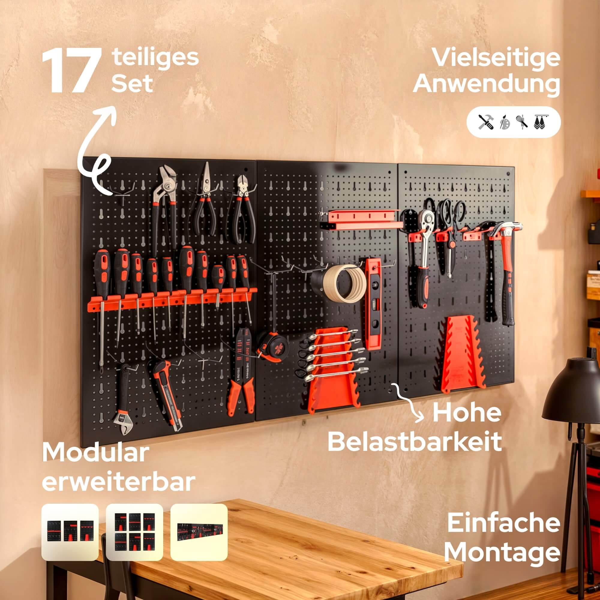 Ein Werkzeugsatz auf einer schwarzen Lochwand mit verschiedenen Werkzeugen, darunter Zangen, Schraubendreher und ein Hammer, vor einer beigefarbenen Wand.