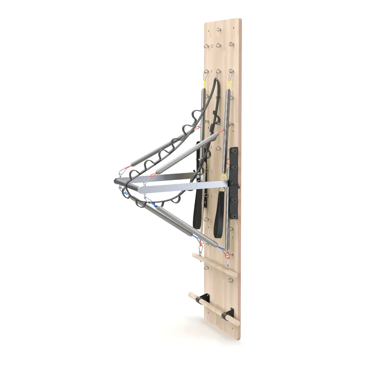 Een Pilates reformer machine. Het heeft een houten frame met veren, riemen en een glijdende wagen. Het is ontworpen voor oefeningen.