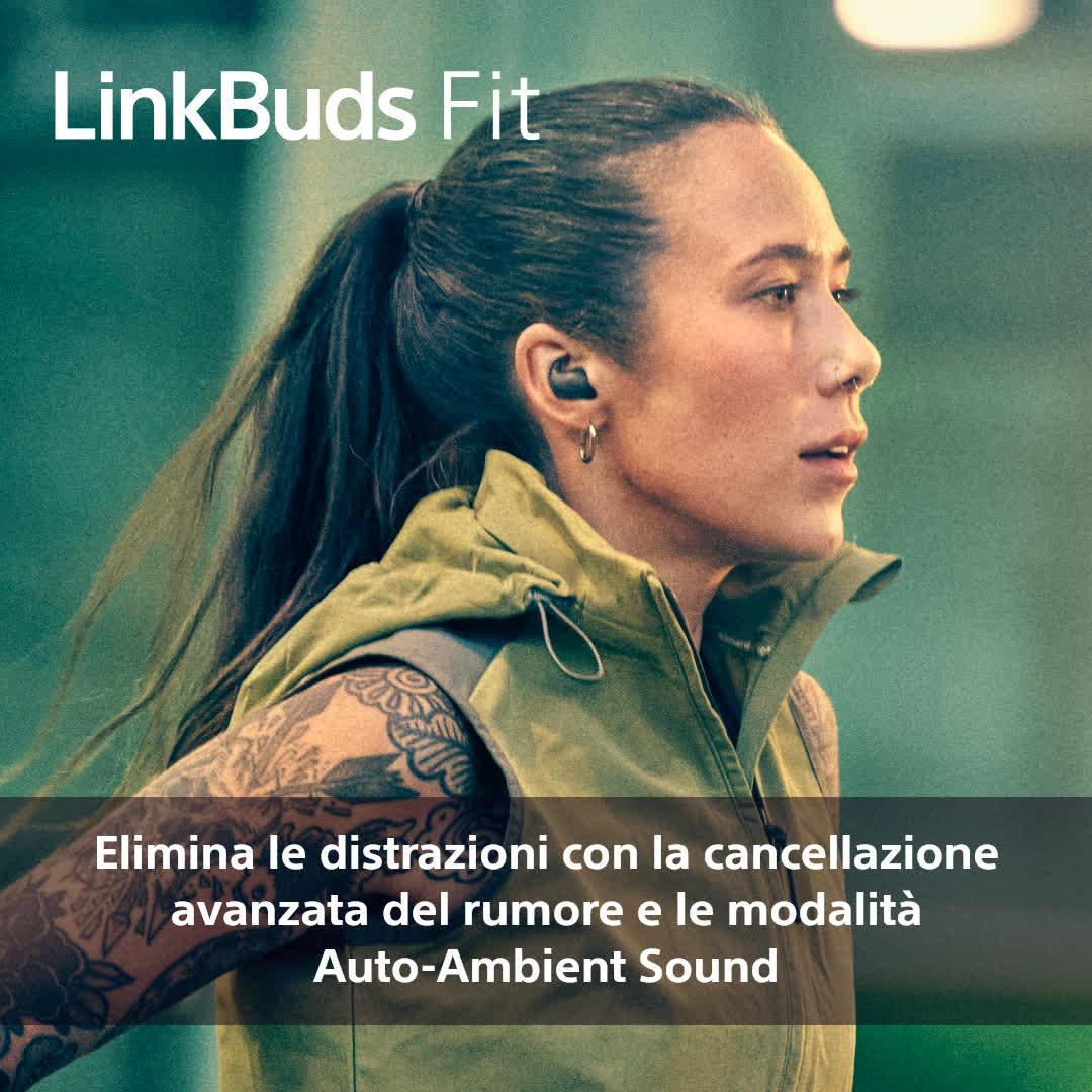 Eine Frau mit Ohrhörern, einem Tattoo am Arm, schaut weg. Der Text lautet 'LinkBuds Fit' und bewirbt Geräuschunterdrückung.