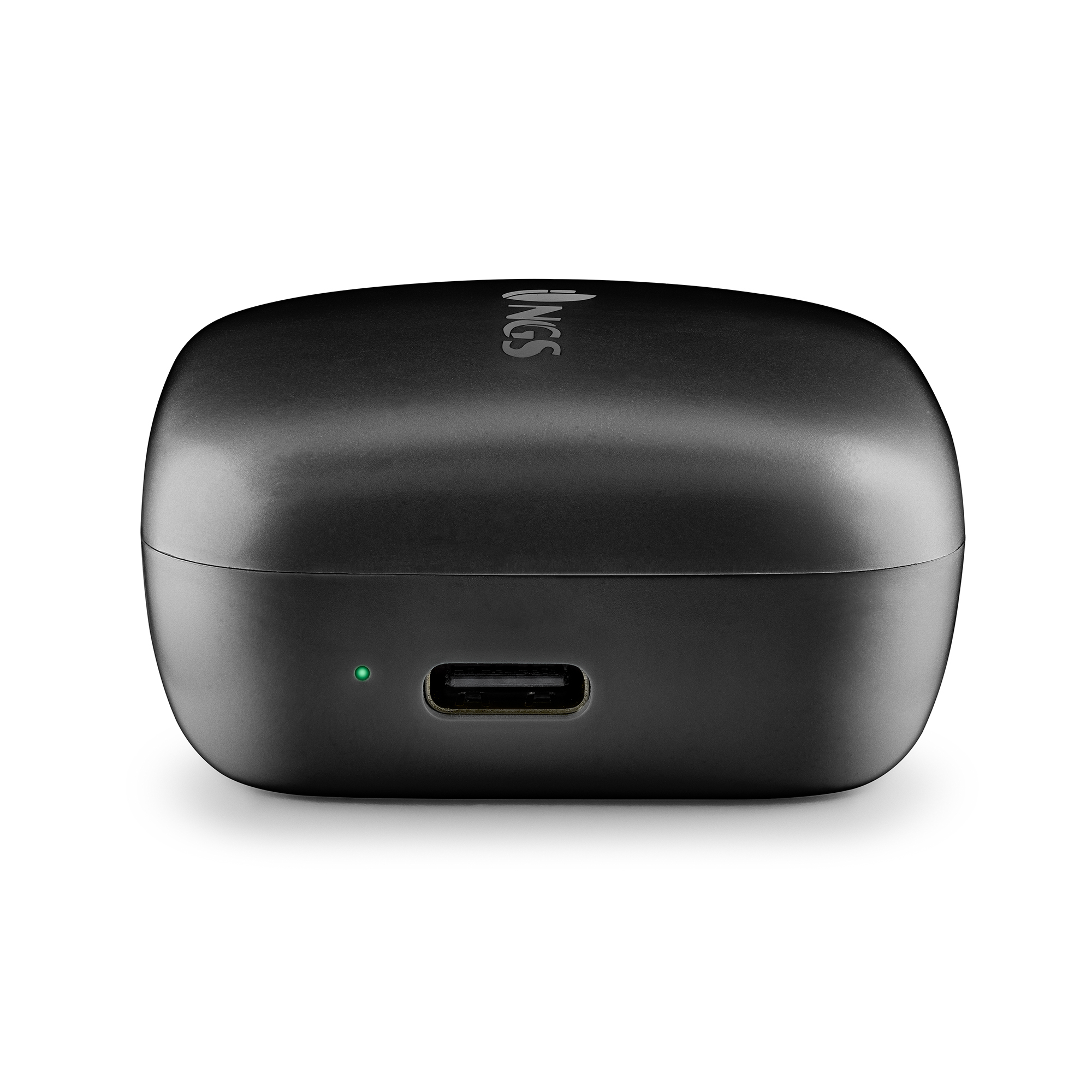 Ein schwarzes Ladecase mit dem NGS-Logo. Es hat einen USB-C-Anschluss und eine grüne Ladeanzeige.