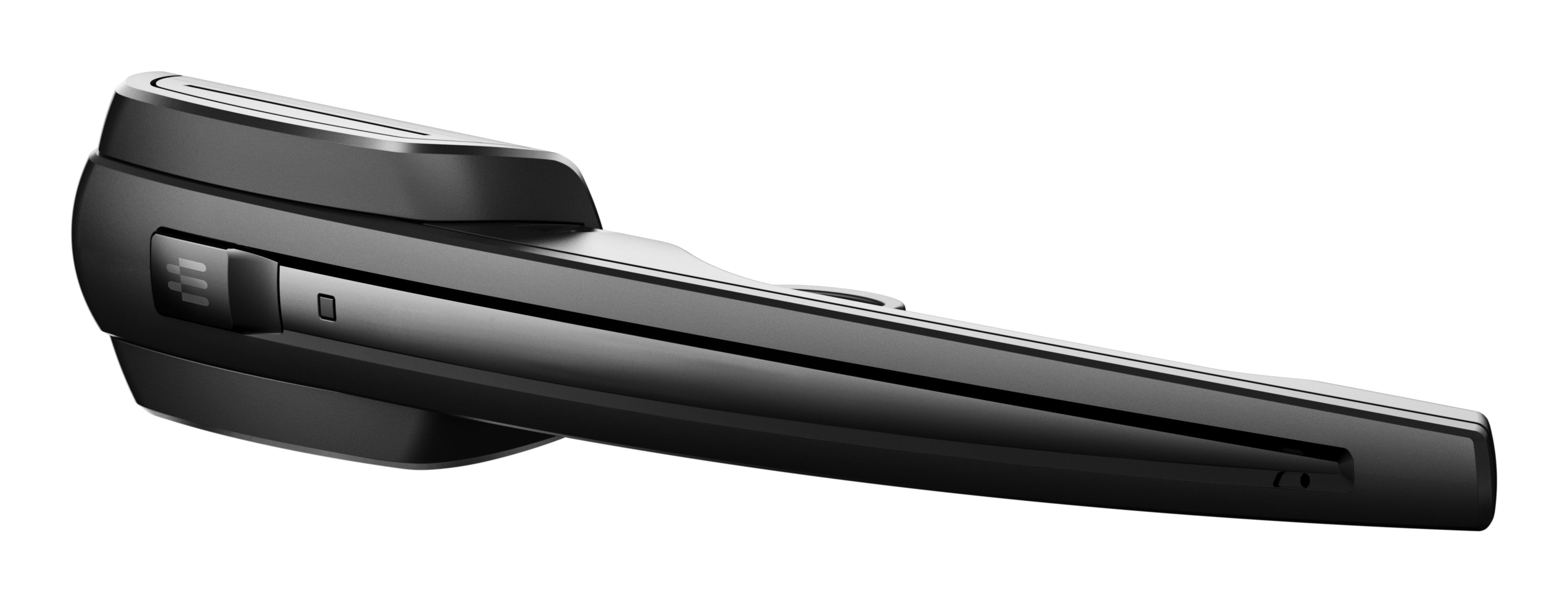 Ein schwarzes, elegantes, modernes drahtloses Headset. Es hat ein geschwungenes Design und einen Knopf mit Logo. Der Hintergrund ist weiß.