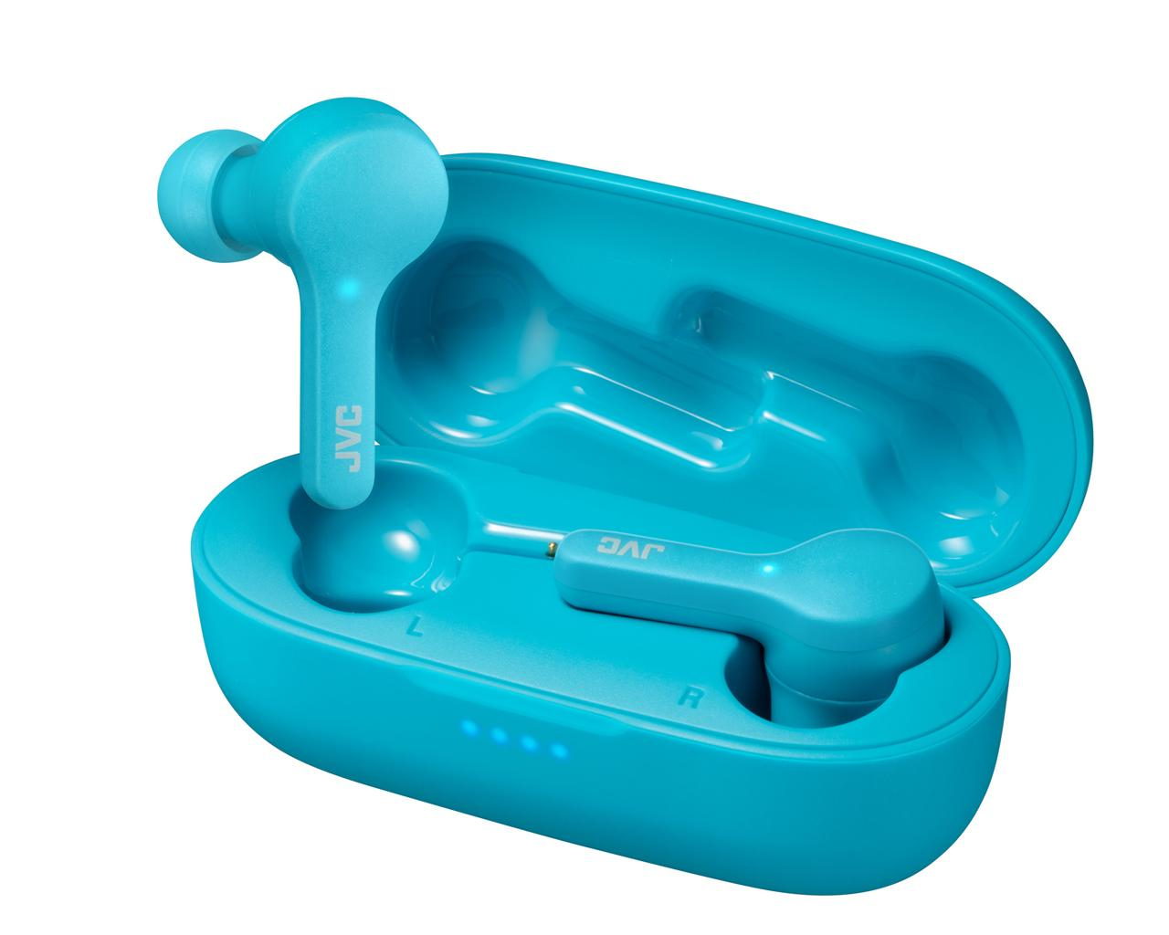 Turkusowy zestaw słuchawkowy JVC. Jeden pączek jest poza etui, drugi w środku. Etui jest otwarte, a słuchawki są na białym tle.