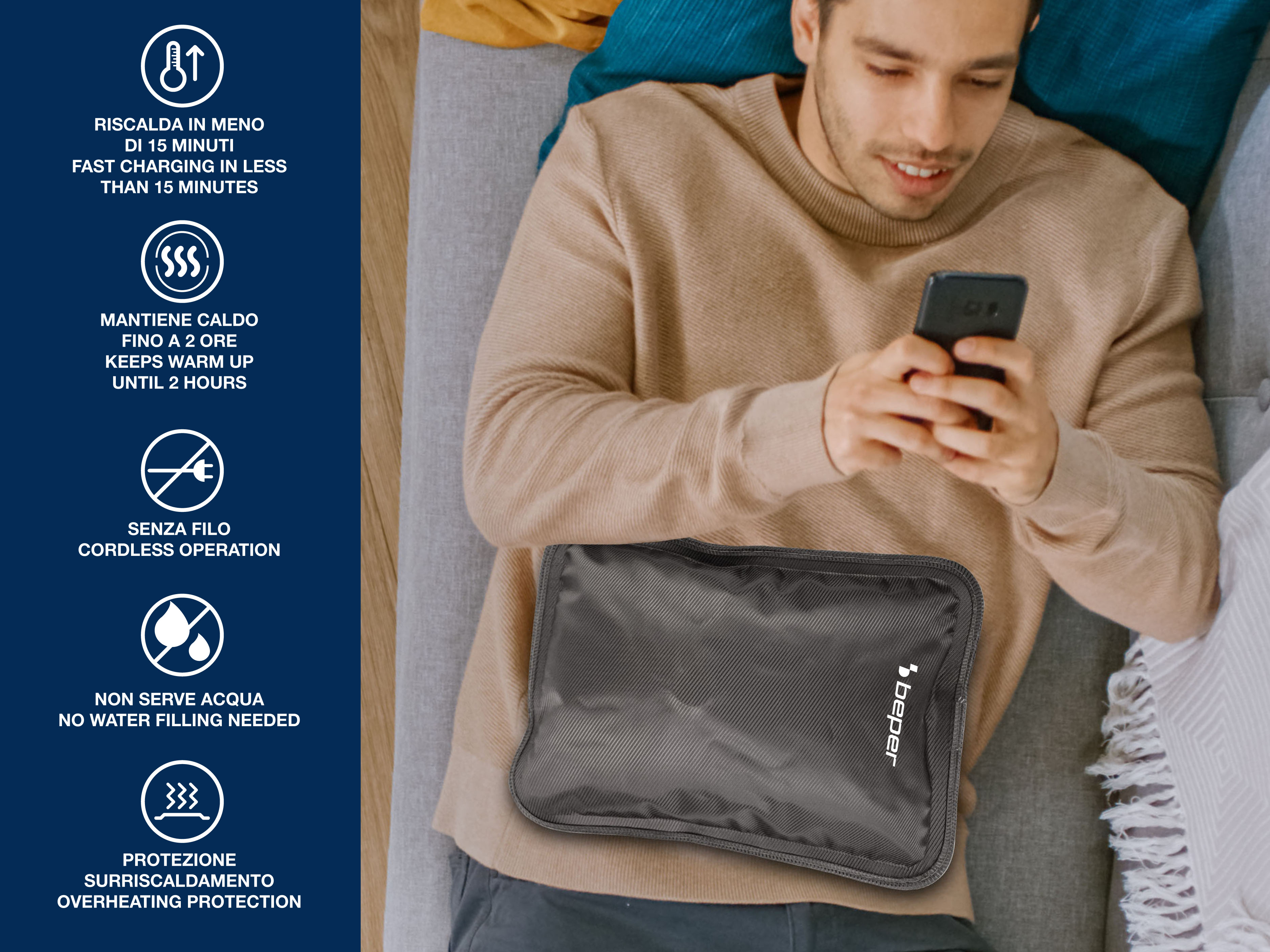 Uomo usa telefono su divano con scaldino. Testo: Ricarica veloce, mantiene caldo, senza fili, senza acqua, protezione.
