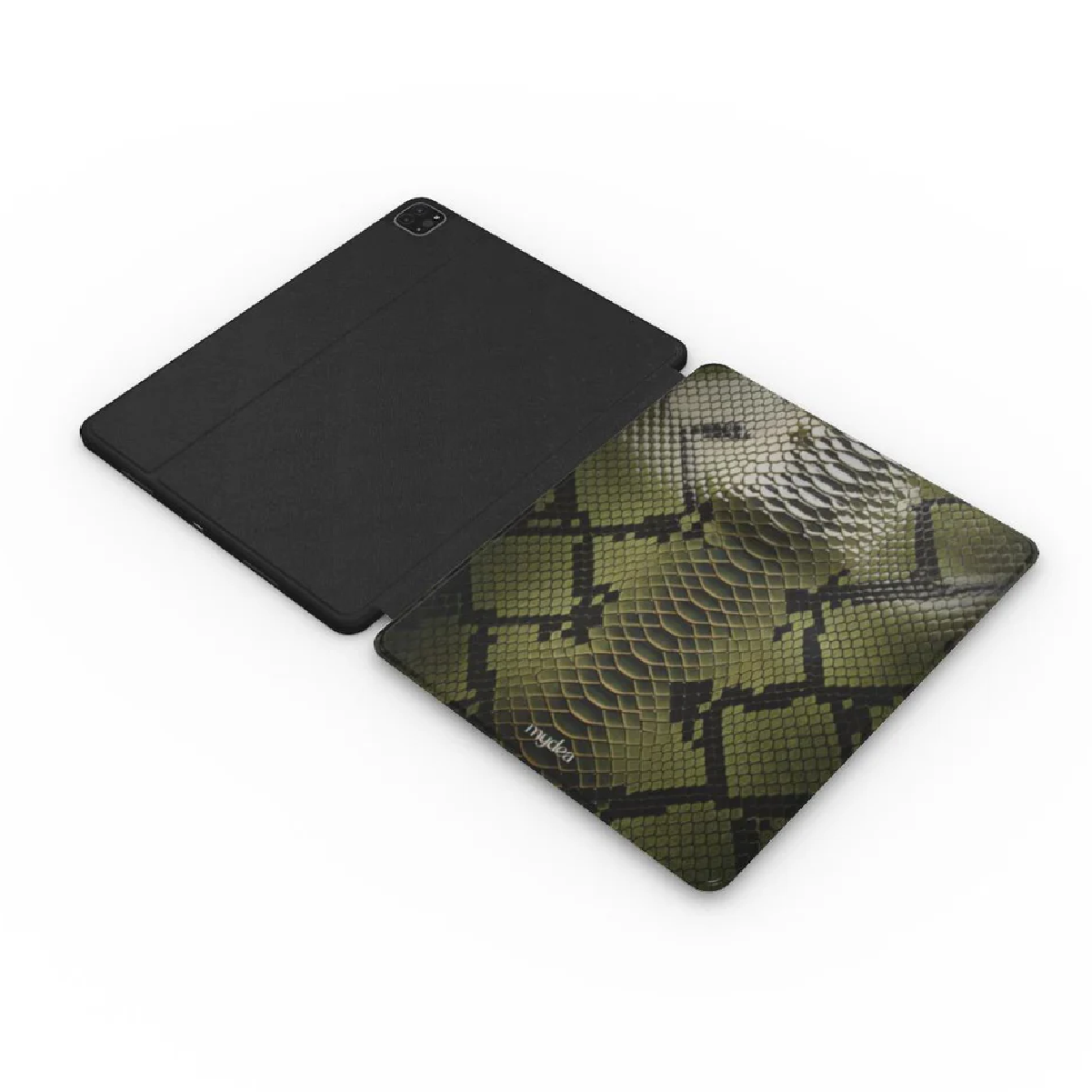 Custodia per tablet nera aperta, che mostra un motivo a pelle di serpente verde sulla copertina interna. Il tablet è su una superficie bianca.