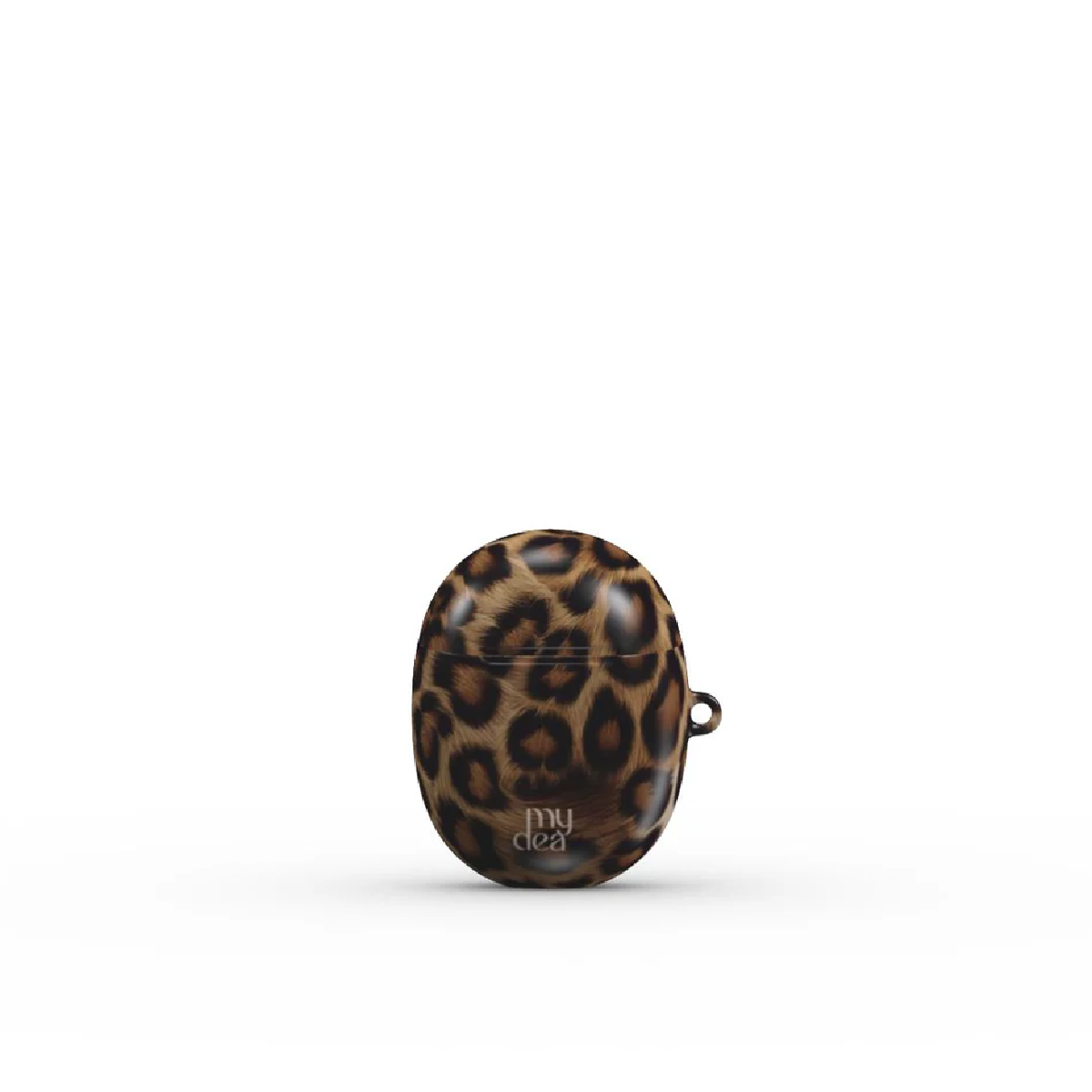 Un astuccio per auricolari con stampa leopardata con le parole 'my dea' in basso. È su uno sfondo bianco.