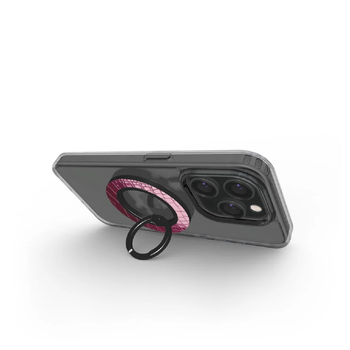 Una custodia trasparente per telefono con un supporto ad anello rosa e nero è appoggiata su una superficie bianca. Il telefono ha quattro fotocamere.