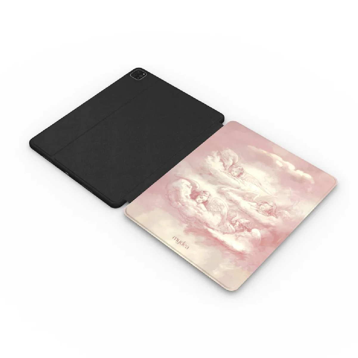 Custodia per tablet nera accanto a una cover per tablet con un dipinto di angeli. La cover ha uno sfondo rosa e il marchio mydea.