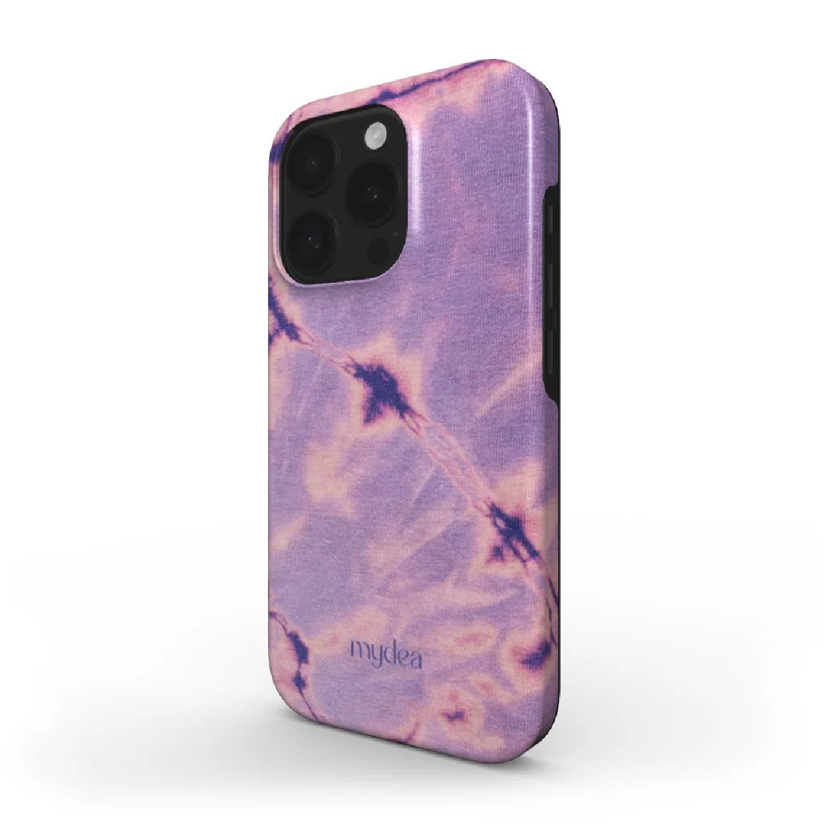 Una custodia per telefono con un motivo tie-dye nei toni del viola e del rosa. La custodia ha un bordo nero e un ritaglio per la fotocamera.