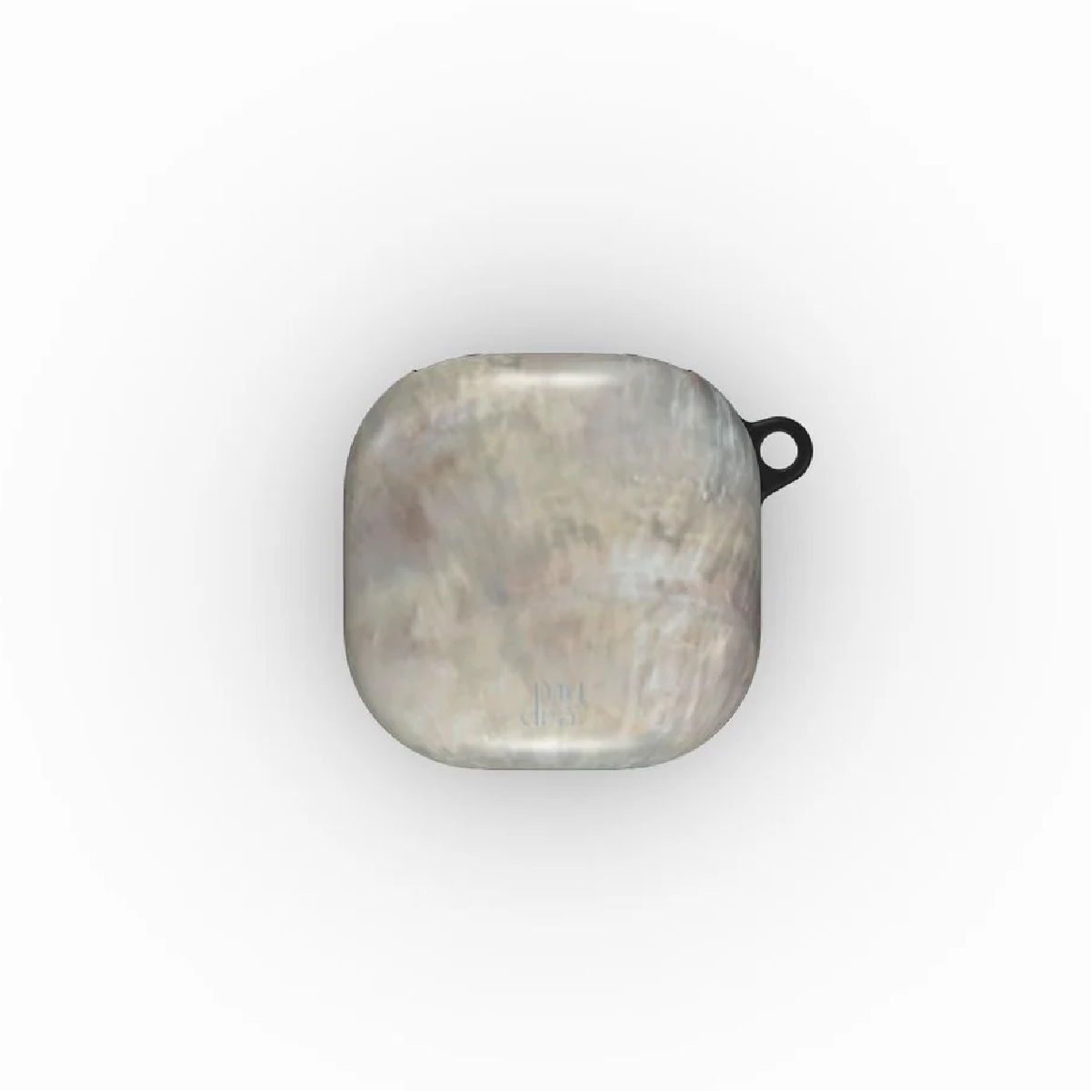 Una custodia madreperlata, di forma quadrata, con un anello nero su un lato, su sfondo bianco. La custodia ha un logo.
