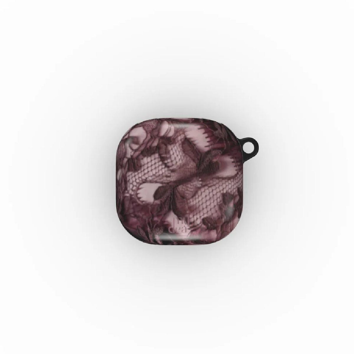 Una custodia per auricolari, con un motivo a pizzo nei toni del marrone e del nero. Ha un anello nero in alto, su sfondo bianco.