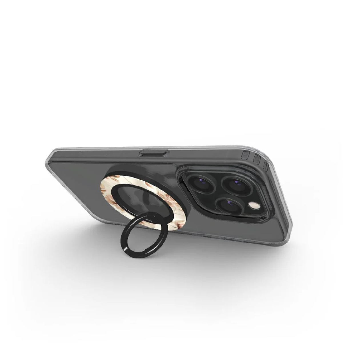 Una custodia trasparente per telefono con un anello in marmo. Il telefono ha tre fotocamere ed è appoggiato su una superficie bianca.