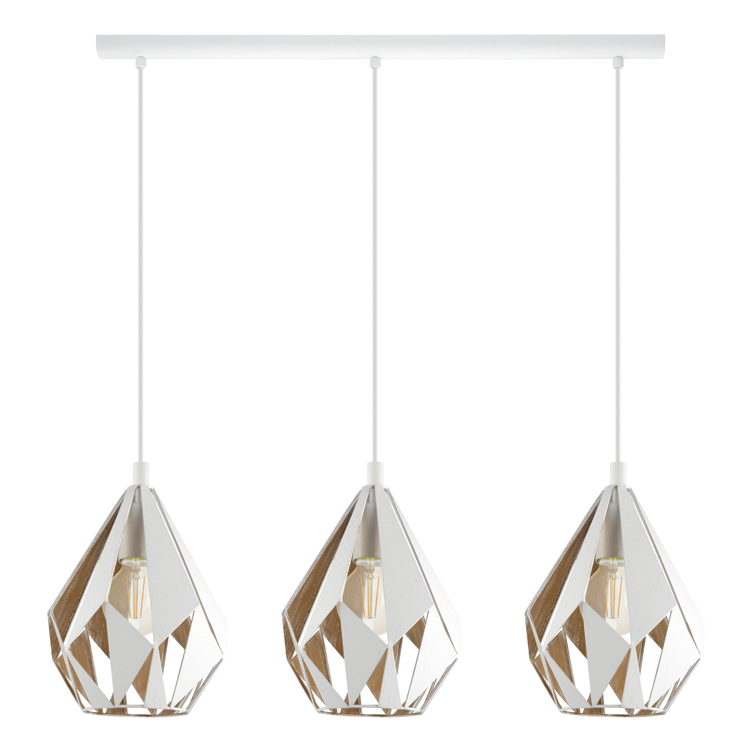 Tre lampade a sospensione geometriche. Cornici in metallo bianco con dettagli in legno, ciascuna con una lampadina. Sospese da una barra bianca.
