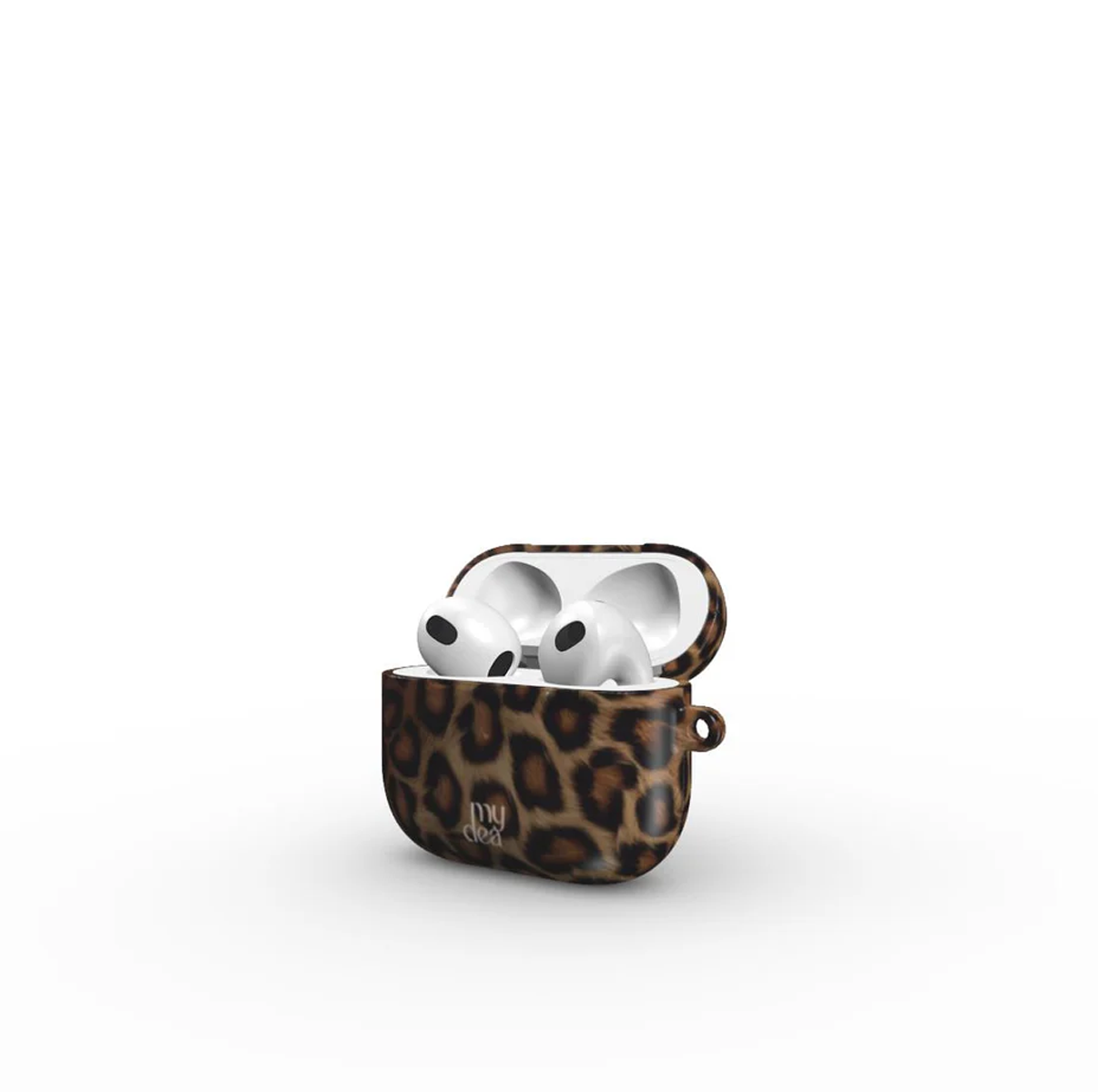 Una custodia AirPods aperta con un design a stampa leopardata. All'interno, due AirPods bianchi visibili. La custodia ha il logo 'my dea'.