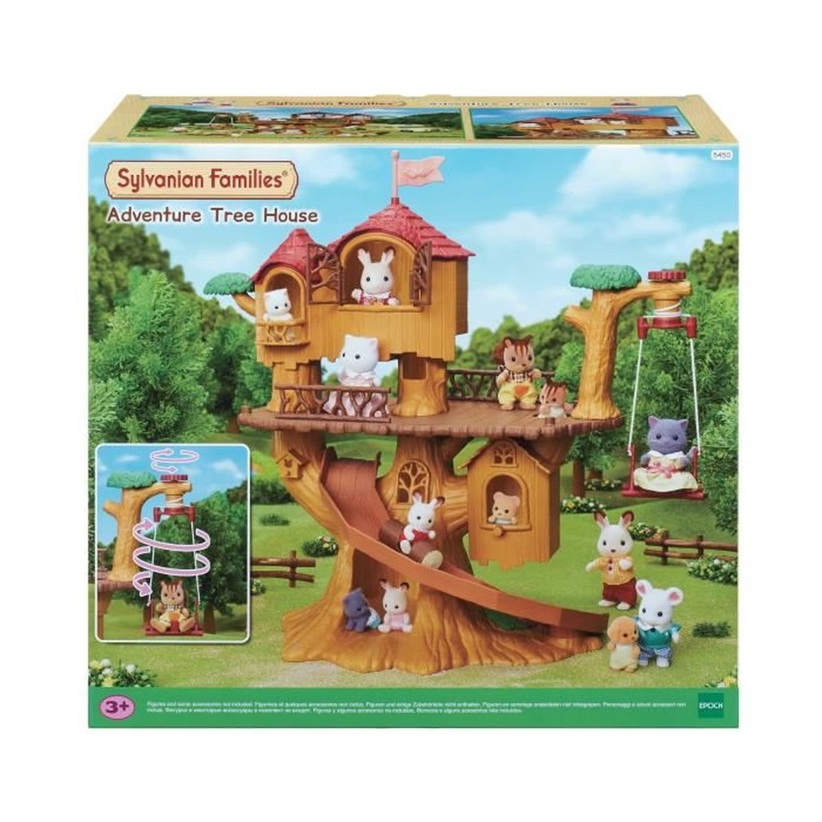 Un set di gioco Sylvanian Families Adventure Tree House. Il set include una casa sull'albero con molte figure di animali, uno scivolo e un'altalena.