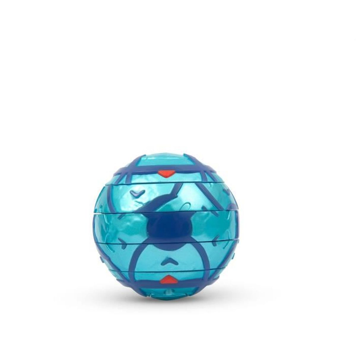 Ein blaues und türkisfarbenes Kugelspielzeug mit dunkelblauen Linien und roten Dreiecken. Es befindet sich auf einem weißen Hintergrund.