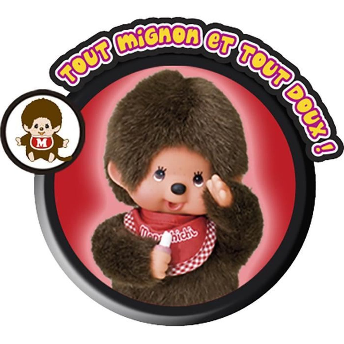 Lalka Monchhichi w czerwonym kole. Nosi czerwoną śliniaczek i trzyma butelkę. Tekst otaczający lalkę: 'Tout mignon et tout doux!'