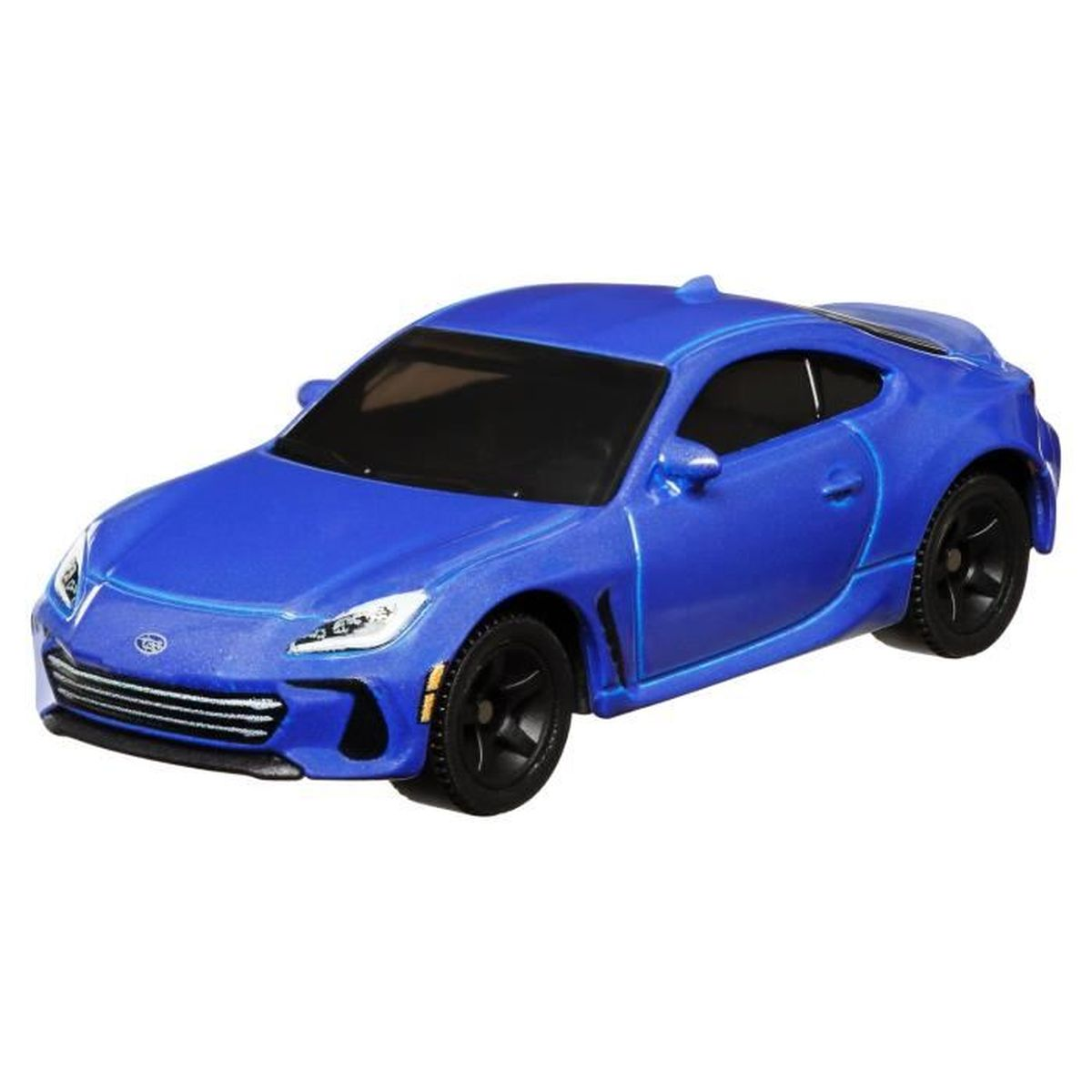 Een blauwe speelgoedauto met zwarte wielen. De auto is een coupé, met een strak design. De achtergrond is wit.