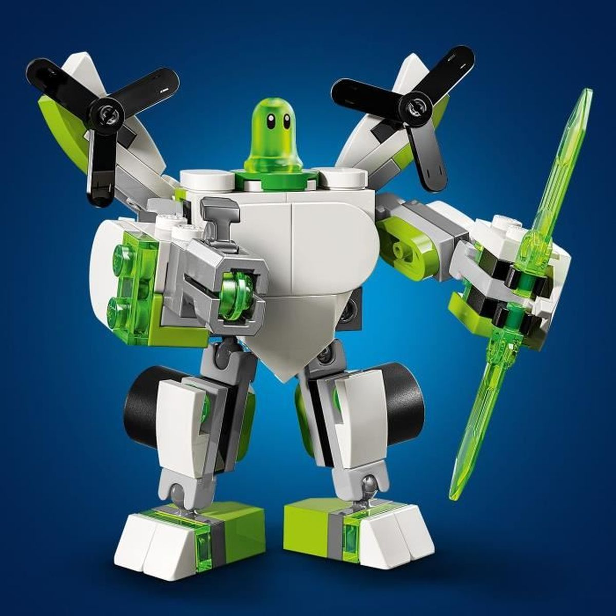 Un giocattolo robot Lego con elementi bianchi, verdi e neri. Ha eliche, una testa verde e tiene una spada verde traslucida.
