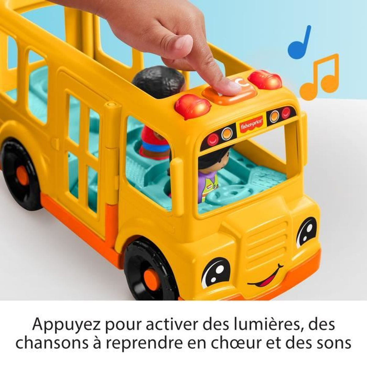 De hand van een kind drukt op een knop van een gele speelgoedbus. De bus heeft zwarte wielen en speelgoedfiguren.