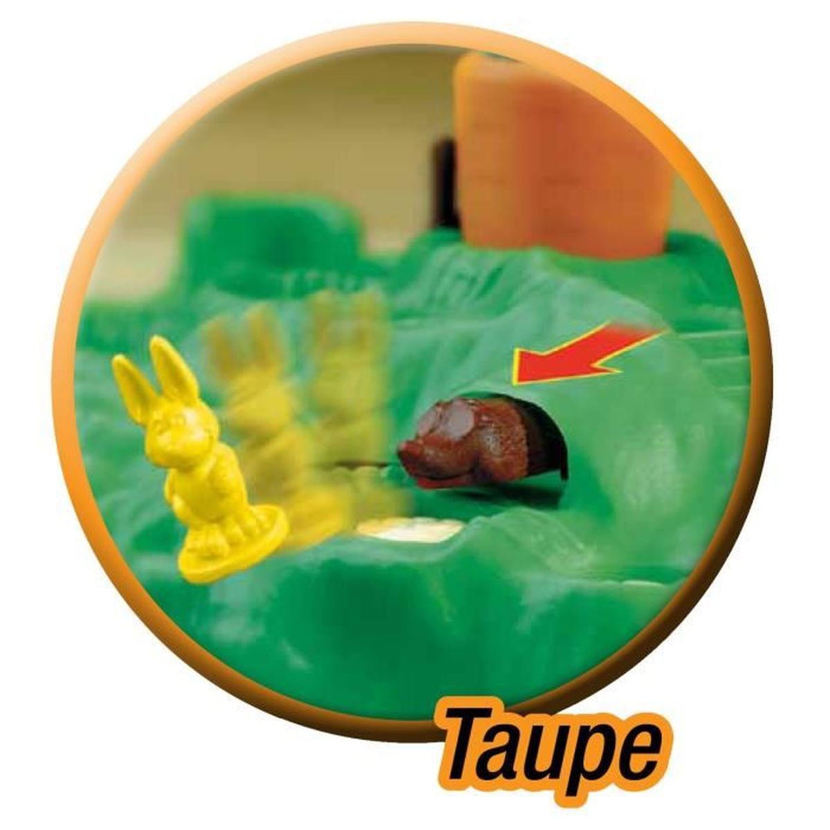 Żółta figurka królika porusza się w kierunku brązowego stworzenia w zielonym otoczeniu. Czerwona strzałka wskazuje kierunek. Brązowy walec znajduje się w tle.