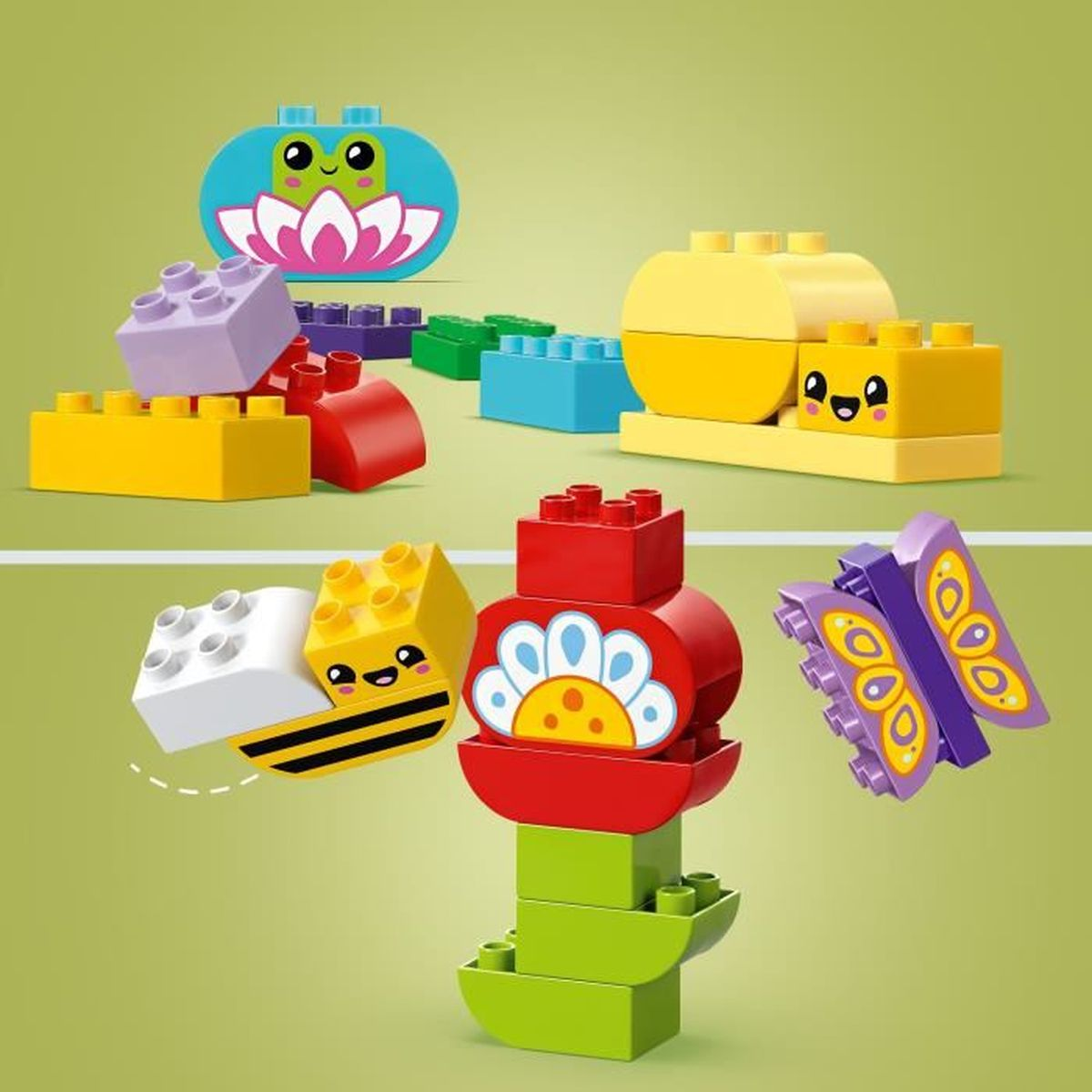 Różne kolorowe klocki, w tym żaba, kwiat, pszczoła i motyl, ułożone na zielonym tle.