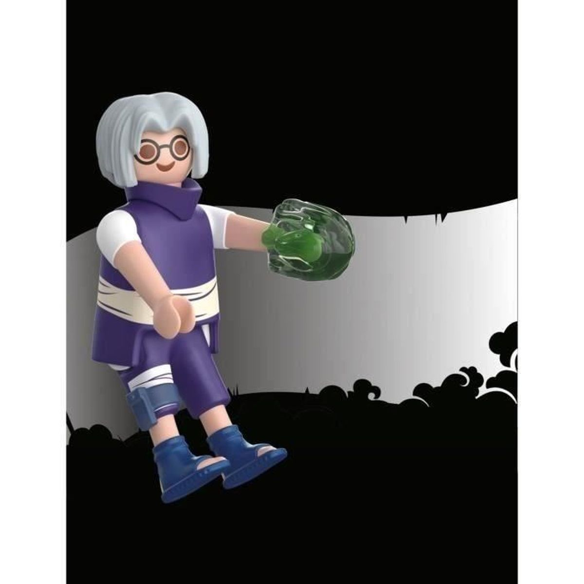 Una figura giocattolo con capelli bianchi e occhiali, in abiti viola, tiene in mano un globo verde traslucido. Sfondo bianco e nero.