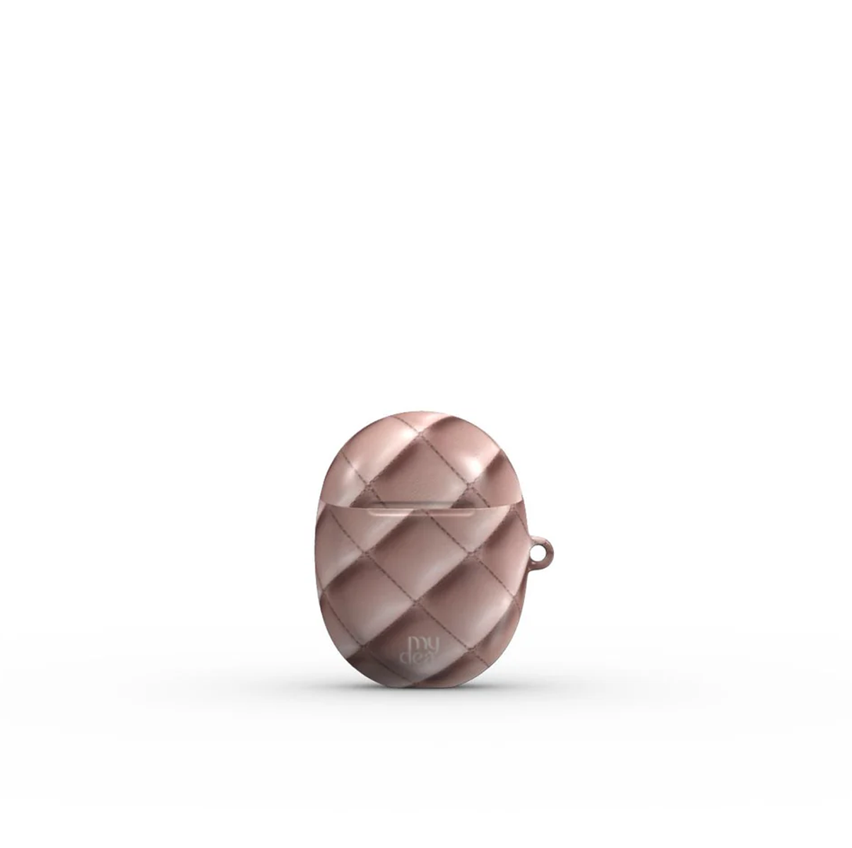 Una custodia per auricolari trapuntata color oro rosa con motivo a rombi, piccolo logo e anello. Su sfondo bianco.