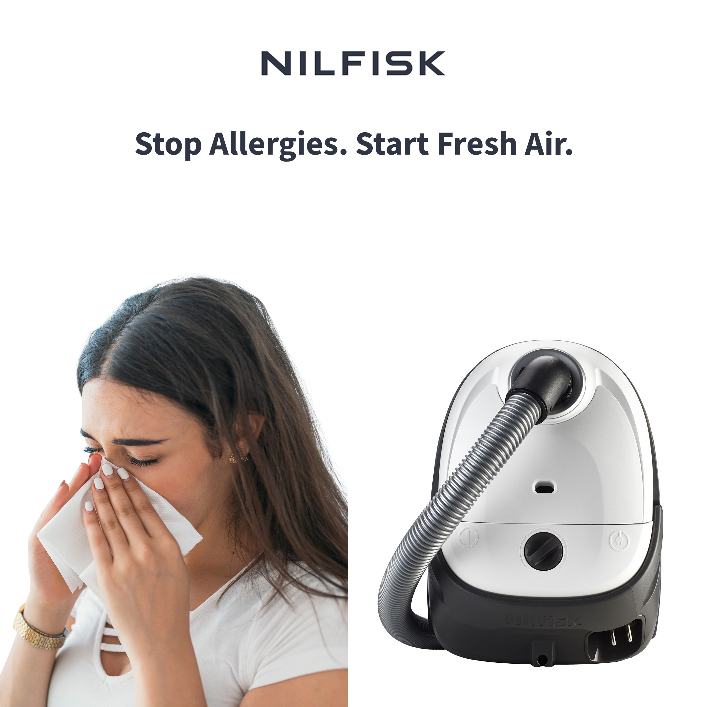 Een vrouw snuit haar neus met een tissue naast een wit-zwarte Nilfisk stofzuiger.