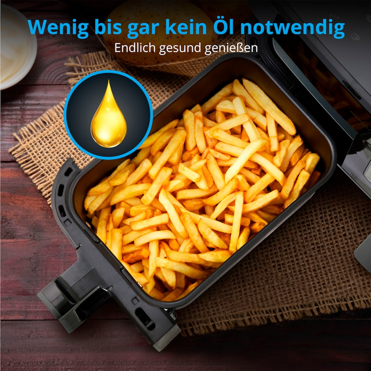 Kosz frytkownicy na powietrze wypełniony złotymi frytkami. Pokazana jest kropla oleju. Tekst mówi: potrzeba mało lub wcale oleju, ciesz się zdrowiem.