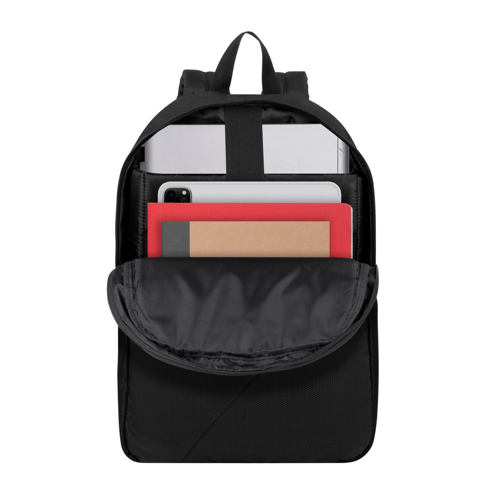 Zaino nero aperto, che mostra un laptop, un tablet e quaderni. Lo sfondo è bianco.