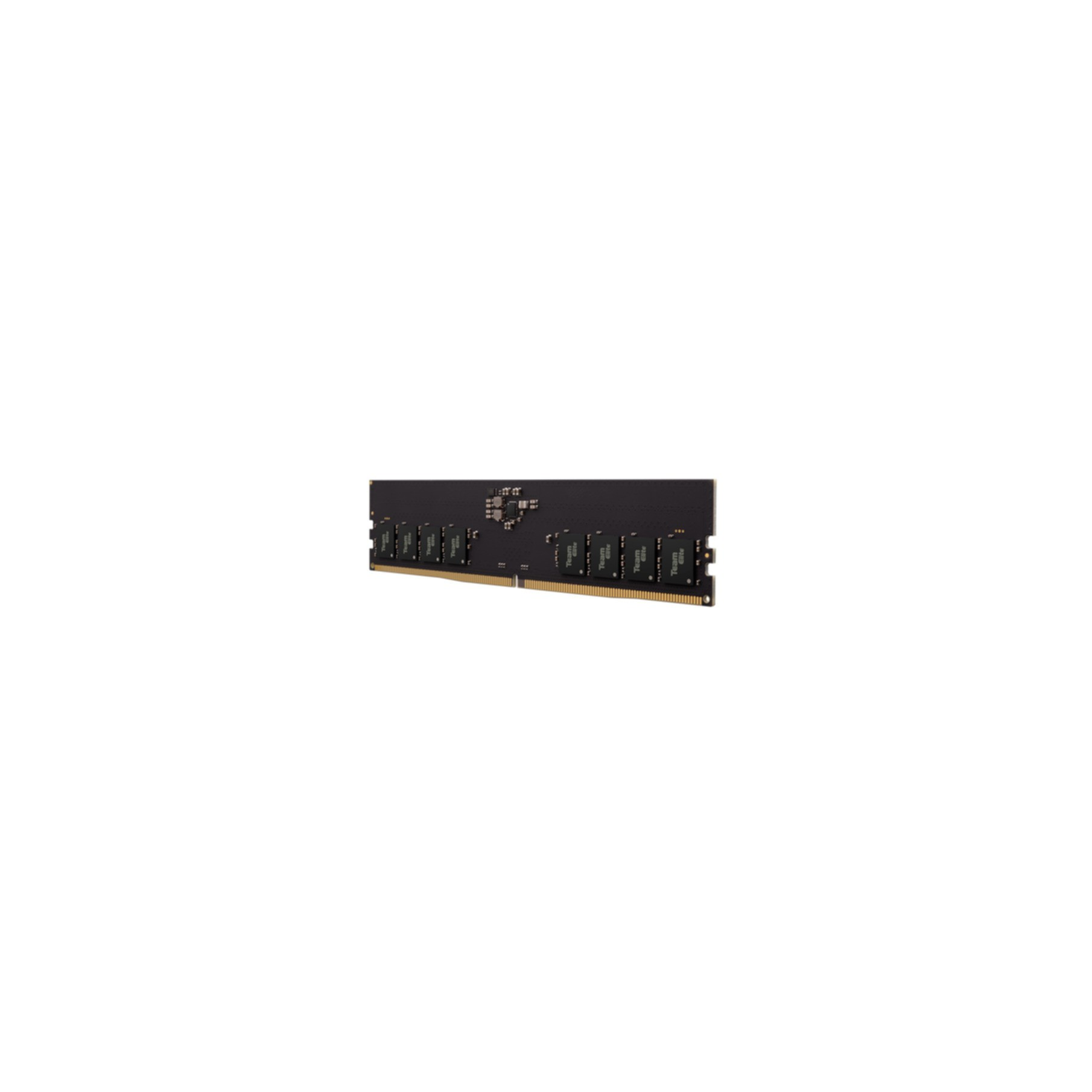 Une barrette de RAM noire avec des connecteurs dorés sur fond blanc. Elle comporte plusieurs puces noires et un logo.