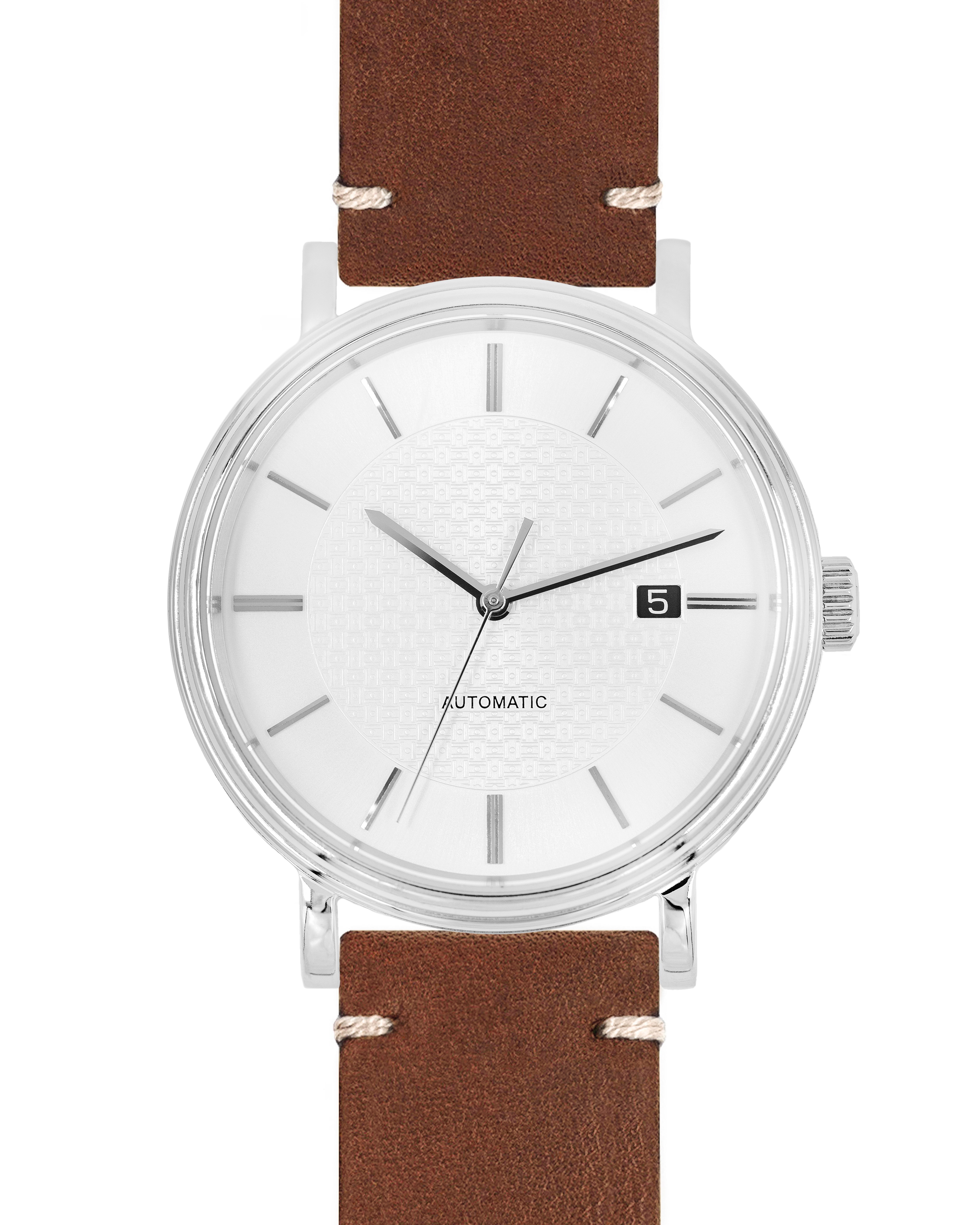 Eine silberne Uhr mit weißem Zifferblatt, schwarzen Zeigern und Datumsanzeige. Sie hat ein braunes Lederarmband.