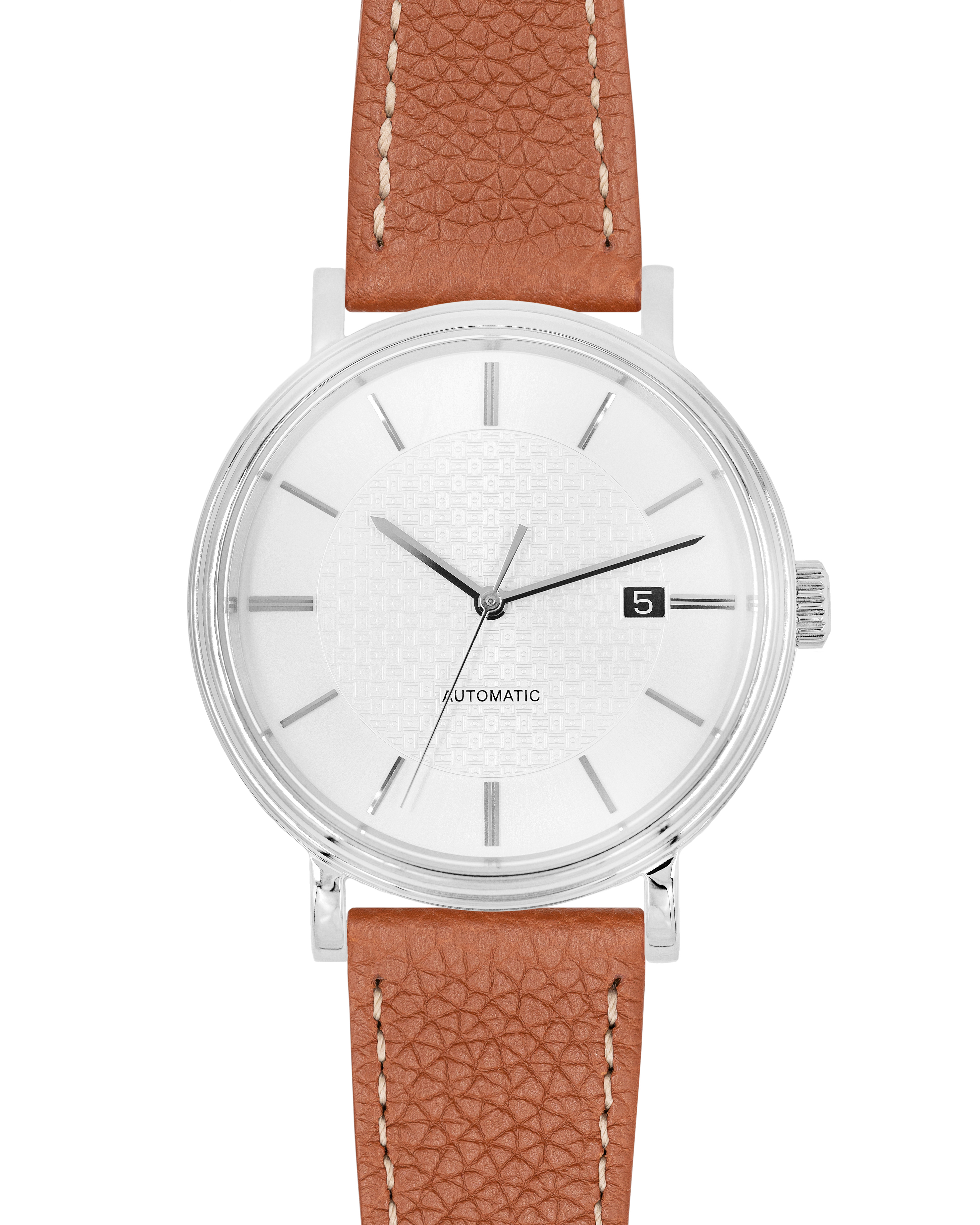 Eine silberne Uhr mit weißem Zifferblatt, schwarzen Zeigern und einem braunen Lederarmband. Die Uhr hat die Zahl 5.