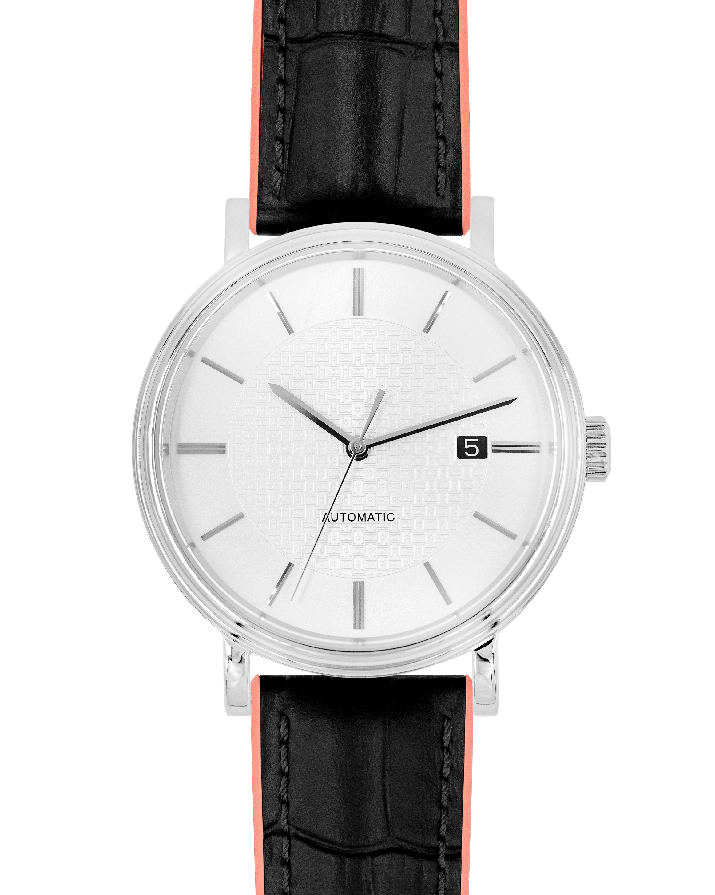 Silberne Armbanduhr mit weißem Zifferblatt, schwarzen Zeigern und Datumsfenster auf schwarzem Armband.