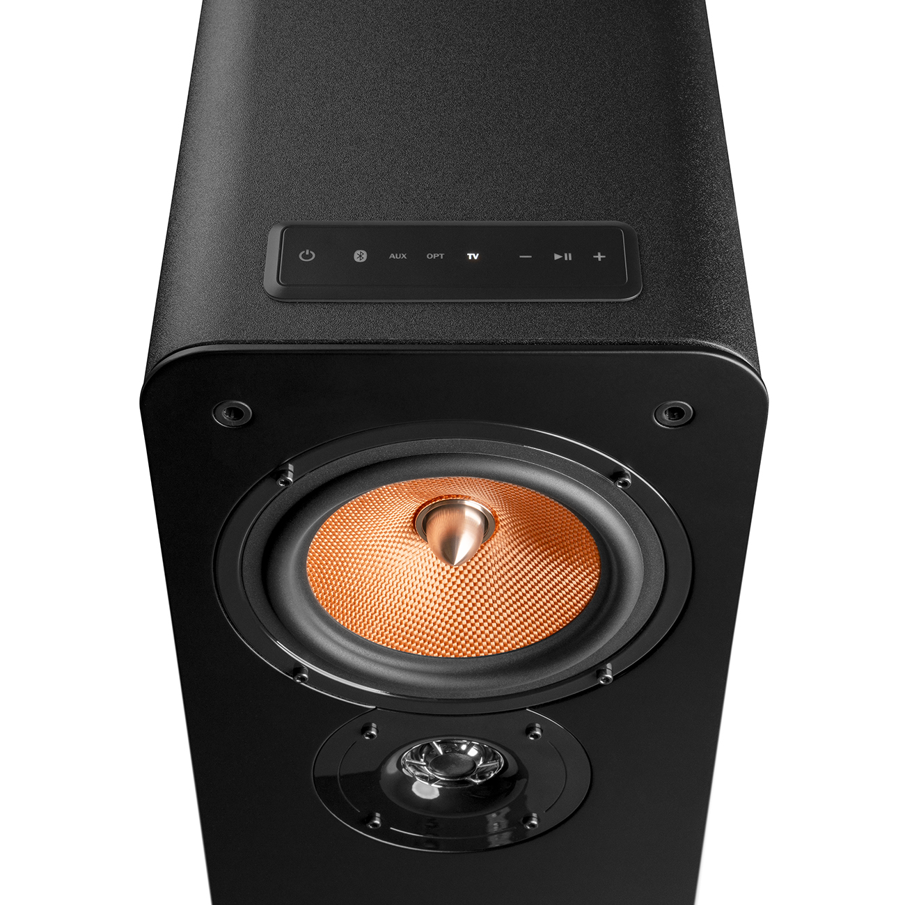 Ein schwarzer Lautsprecher mit orangefarbenem Lautsprecherkonus und Steuertasten. Strom, Bluetooth, AUX, OPT, TV, Lautstärkeregler.