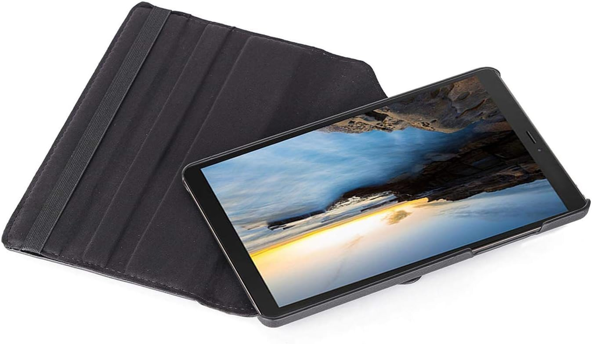 Ein schwarzes Tablet in einer Hülle, das eine Landschaft mit blauem Wasser und goldenem Himmel zeigt. Die Hülle ist offen.