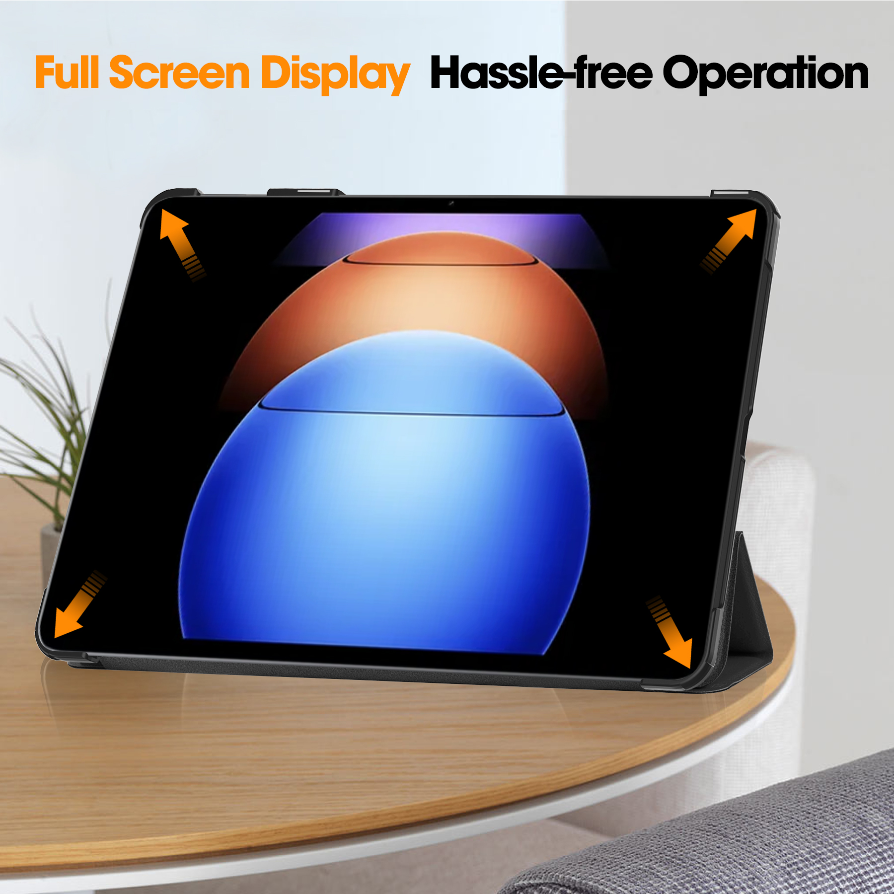 Tablet auf einem Tisch, schwarzer Bildschirm mit orangefarbenen und blauen Formen. Pfeile zeigen auf die Ränder. Text lautet: 'Full Screen Display'.