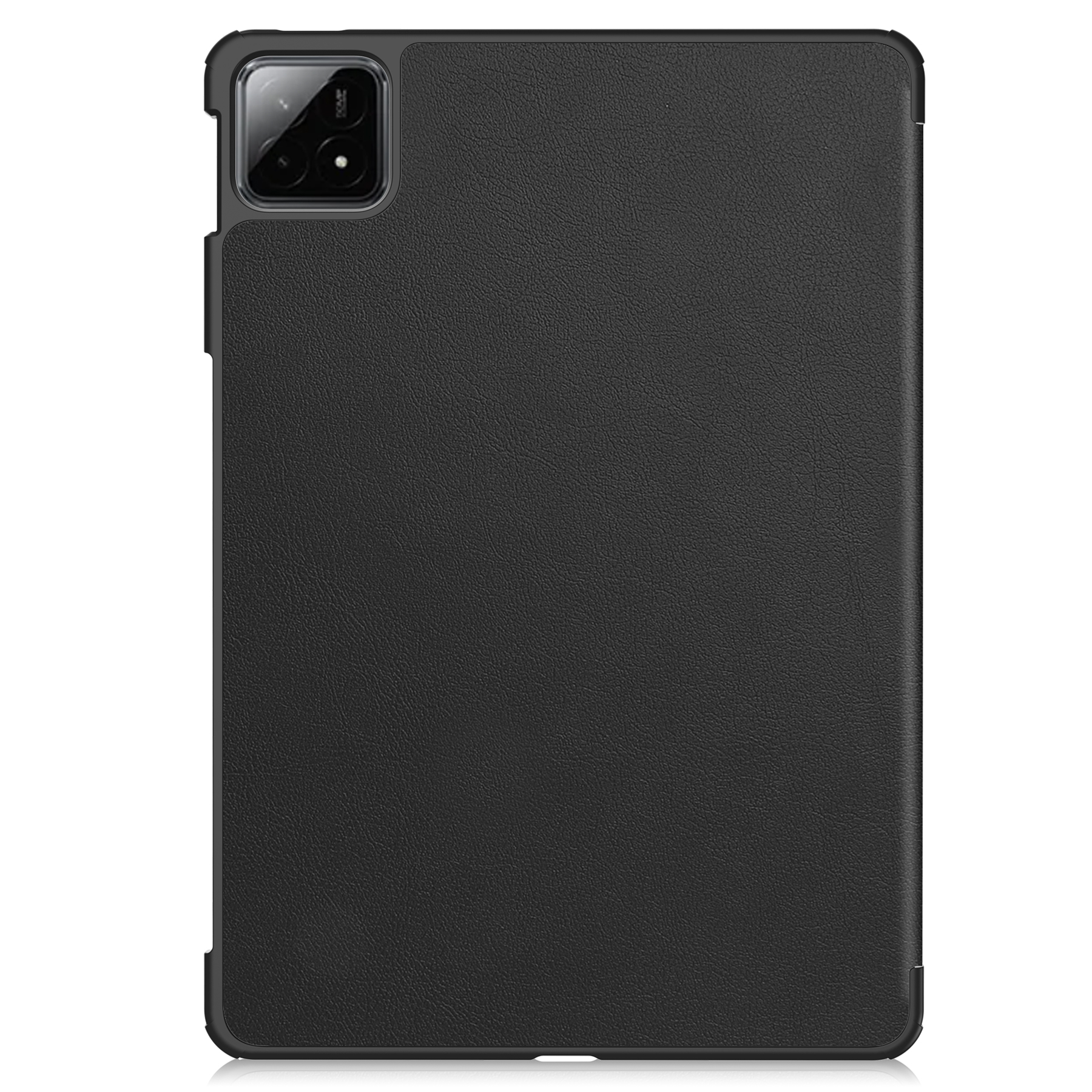 Schwarze Tablet-Hülle mit Kameraausbuchtung. Strukturierte Oberfläche. Die Hülle befindet sich auf weißem Hintergrund.
