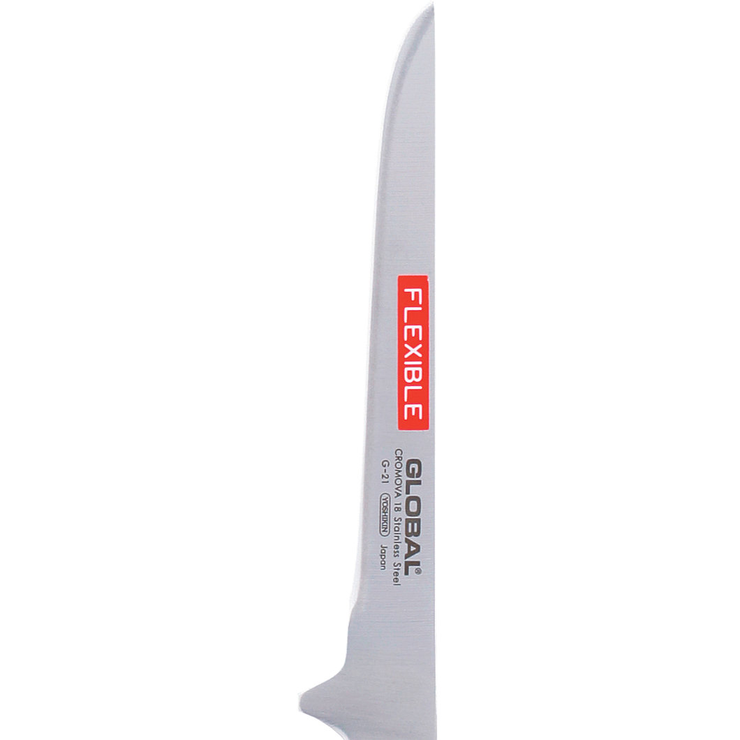 Ein flexibles Messer aus Edelstahl mit gebogener Klinge. Es hat ein rot-weißes Etikett mit der Aufschrift 'FLEXIBLE' und dem Markennamen 'GLOBAL'.