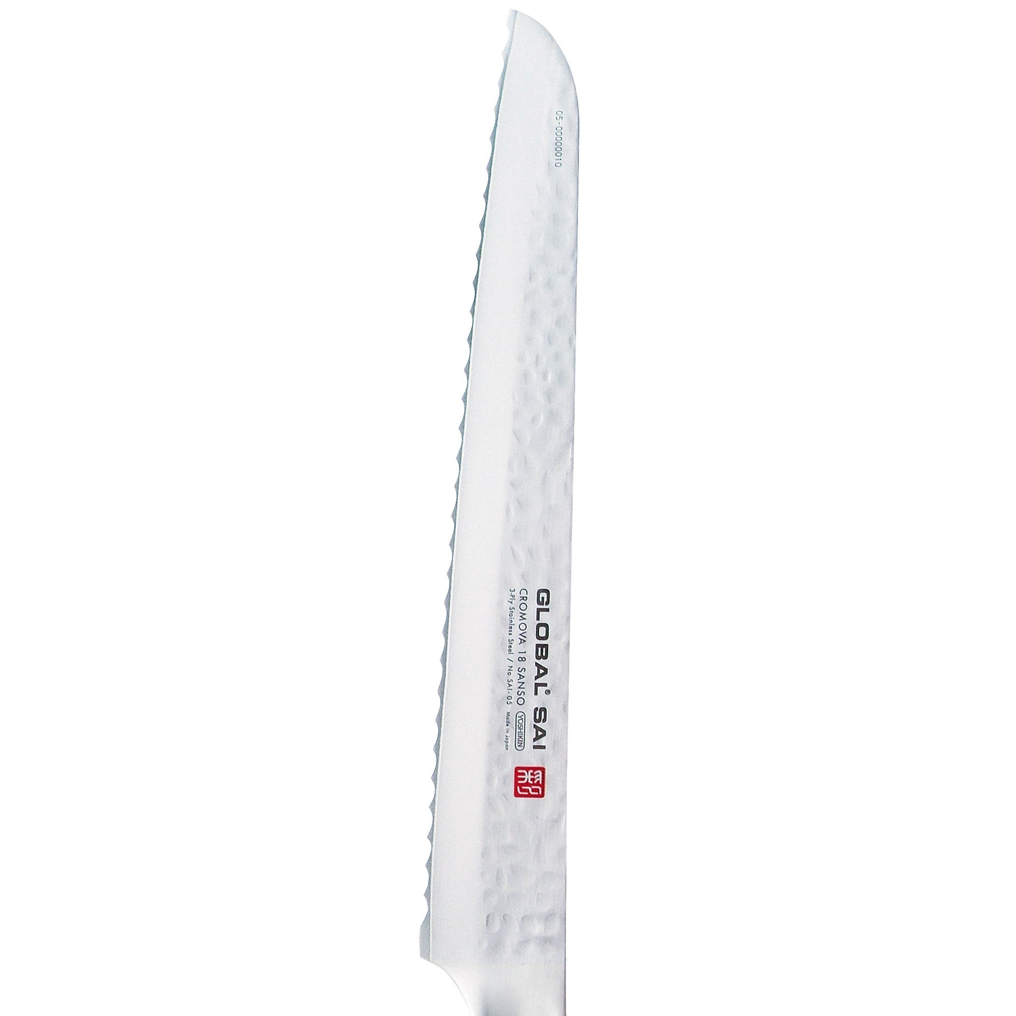 Eine gezahnte Messer Klinge, weiß mit silbernen Akzenten. Der Text 'GLOBAL SAI' und 'CROMOVA 18 SANSO' sind sichtbar.