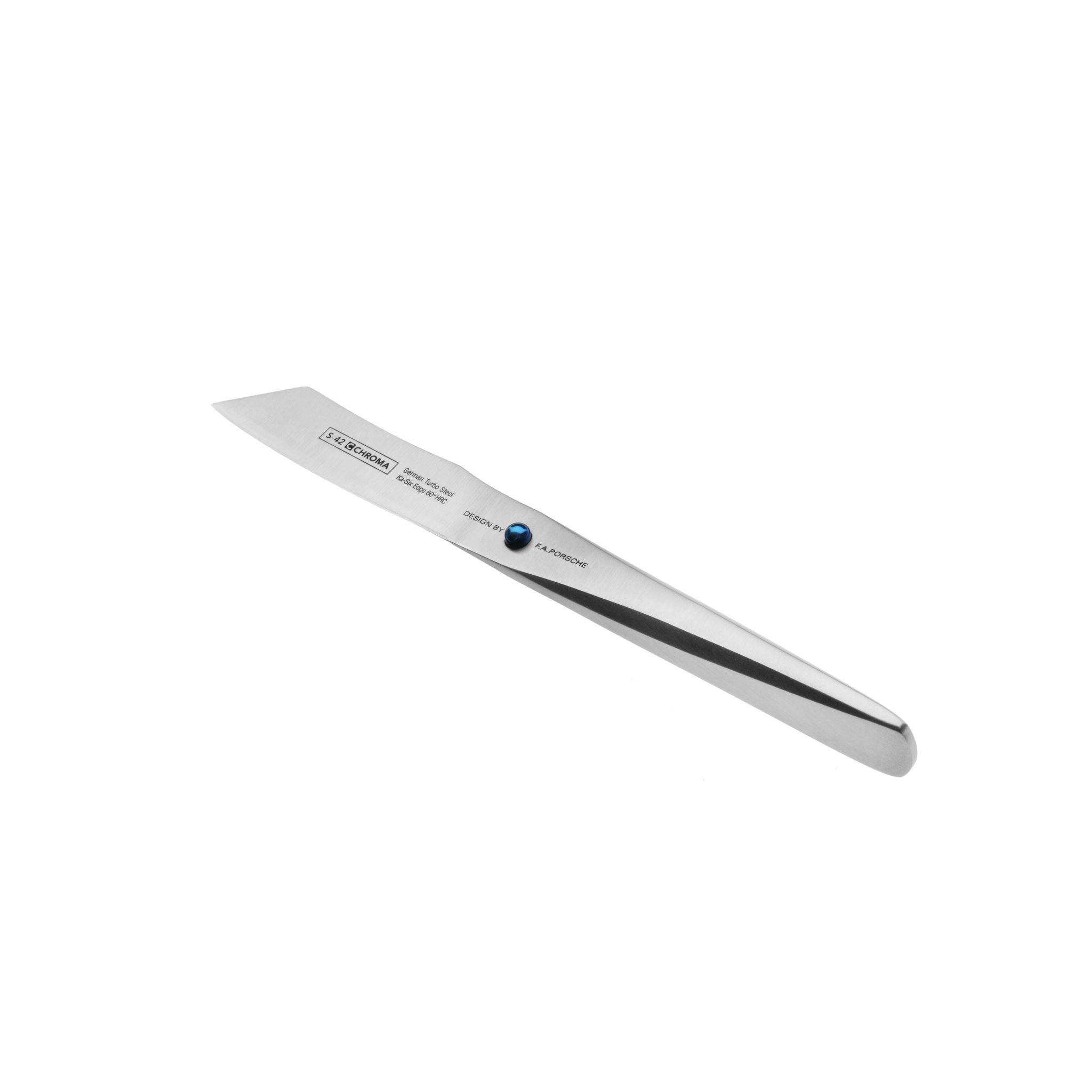 Ein Edelstahlmesser mit scharfer Klinge. Der Griff ist gebogen und das Messer ist mit 'DESIGN BY F.A. PORSCHE' gekennzeichnet.