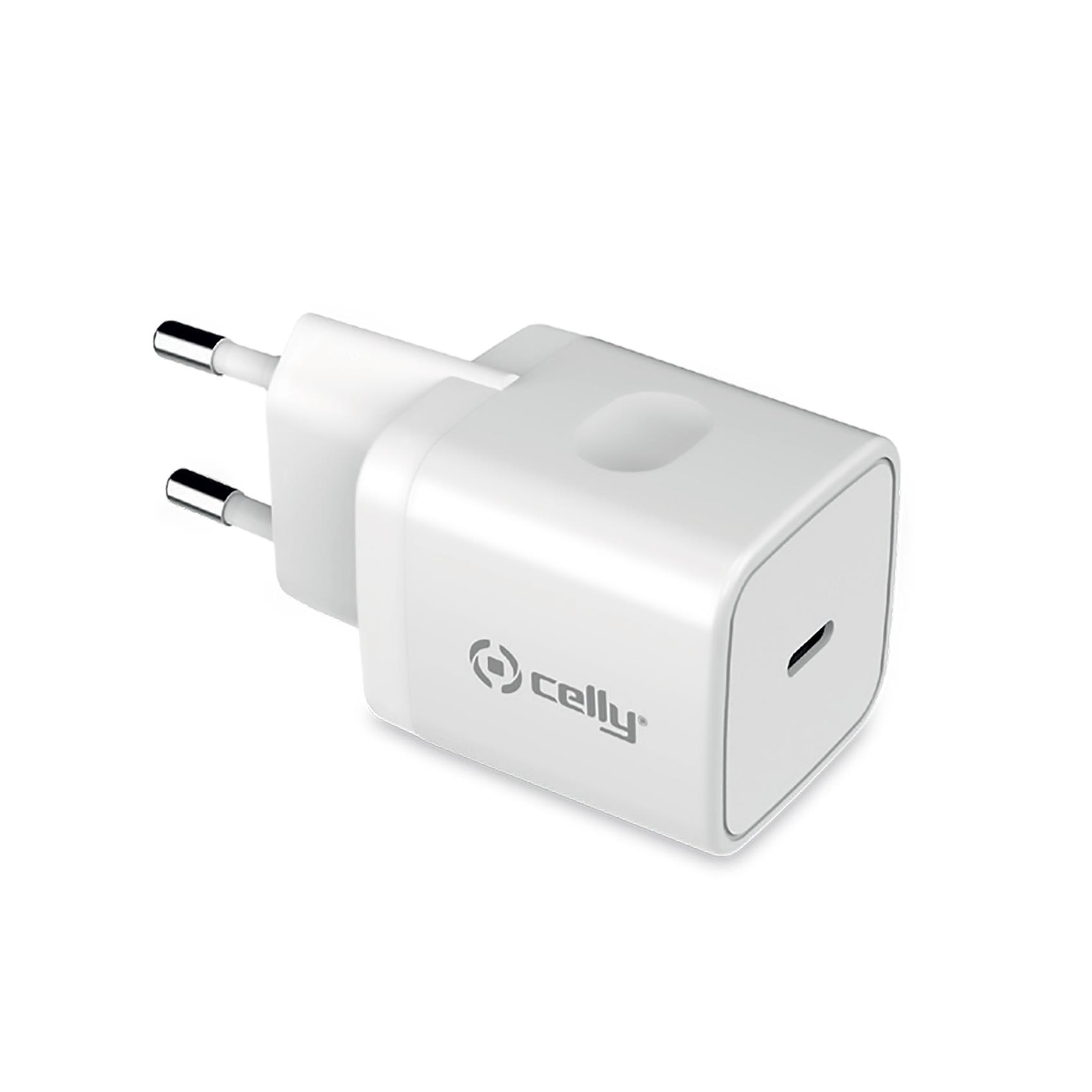 Un caricatore Celly bianco con due spine per una presa europea. Ha una porta USB-C e un logo Celly.