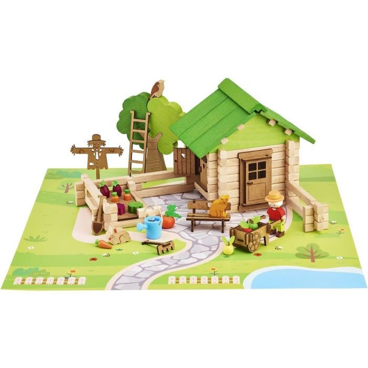 Giocattolo fattoria in legno con casa, recinto, spaventapasseri, albero, verdure, gatto, contadino e carro su base verde.
