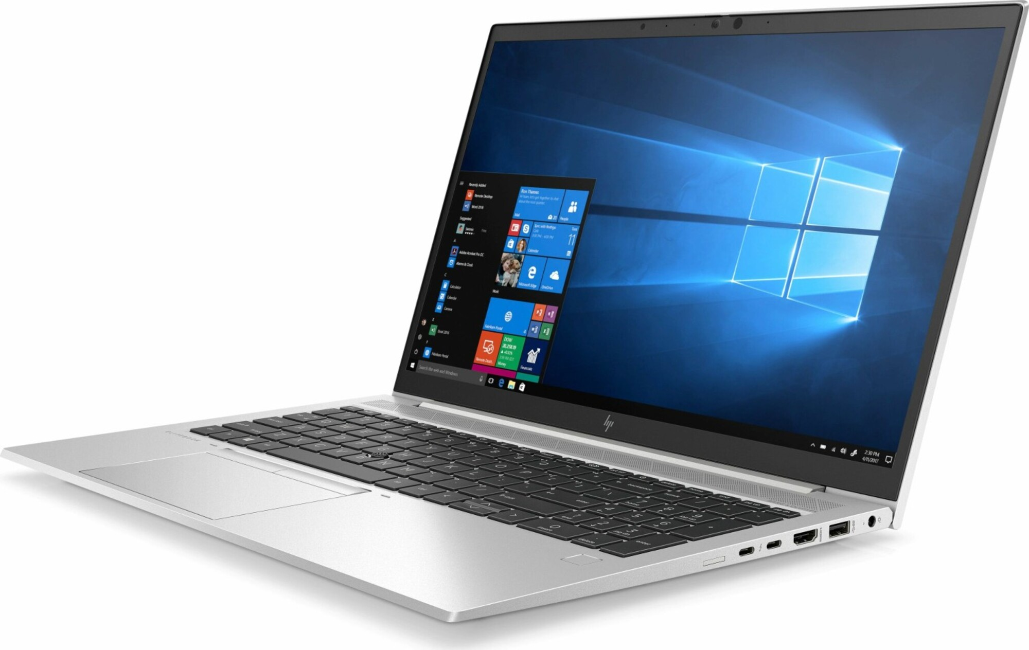Ein silberner HP-Laptop ist geöffnet. Der Bildschirm zeigt den Windows-Desktop. Tastatur und Touchpad sind sichtbar. Der Hintergrund ist weiß.