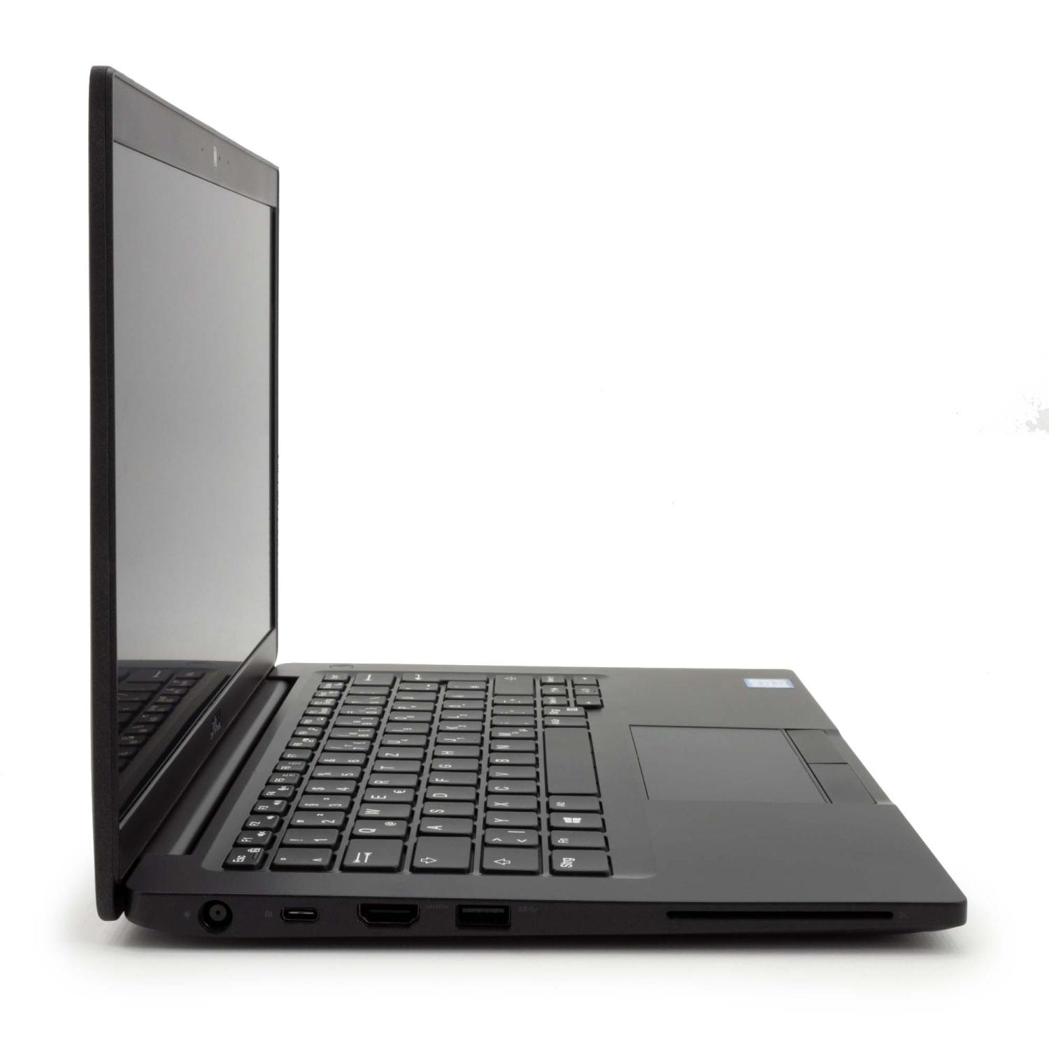 Ein schwarzer Laptop ist auf einer weißen Oberfläche geöffnet. Der Bildschirm ist nach oben geneigt und zeigt Tastatur, Touchpad und Bildschirm.