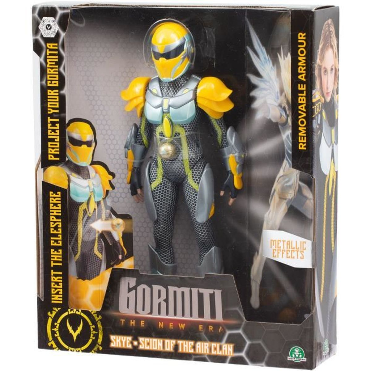 Eine Gormiti-Actionfigur in einer Box. Die Figur trägt eine Rüstung mit gelben und grauen Details. Die Box hat Text über die Figur.