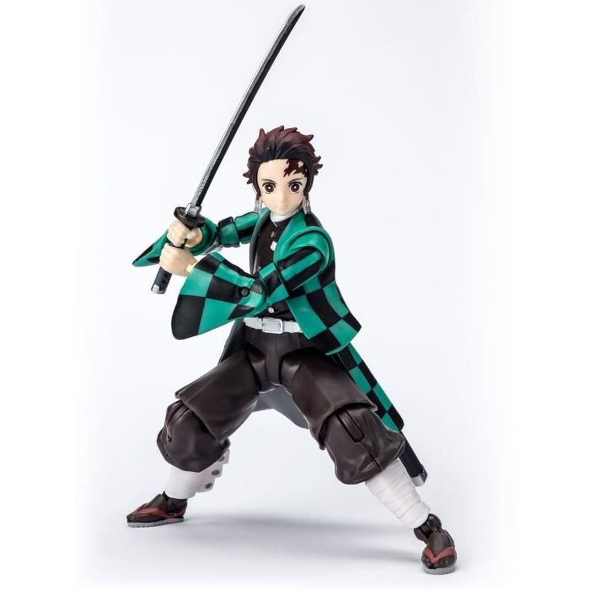 Eine Figur eines männlichen Anime-Charakters in Actionpose, der ein Schwert hält. Er trägt einen grün-schwarz karierten Mantel.