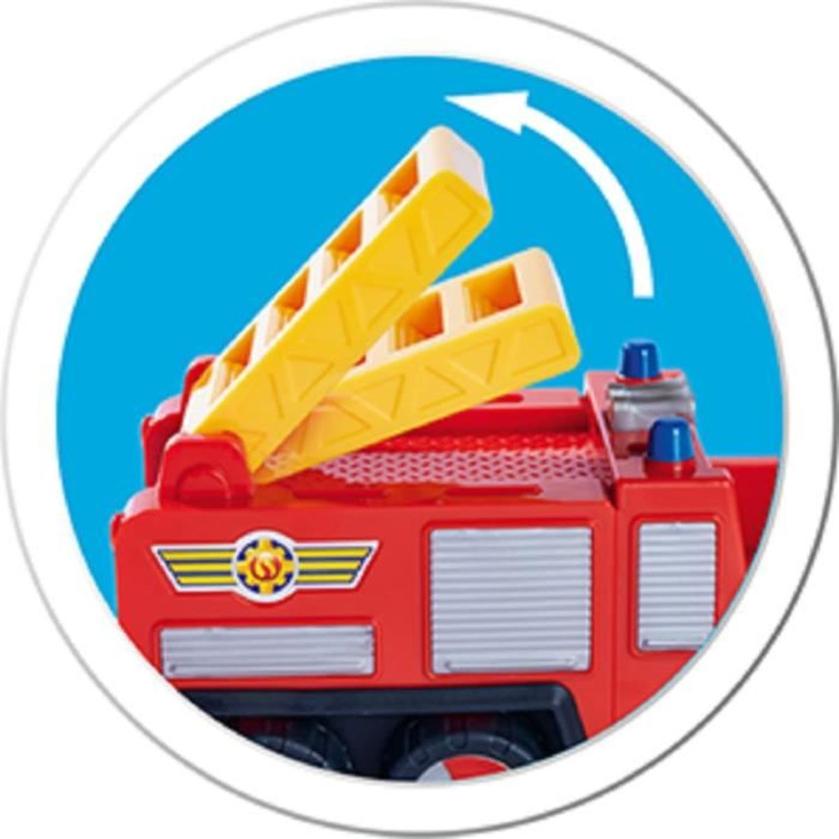 Ein rotes Spielzeug-Feuerwehrfahrzeug mit gelben ausziehbaren Leitern, vor blauem Hintergrund. Weißer Pfeil zeigt die Bewegung.