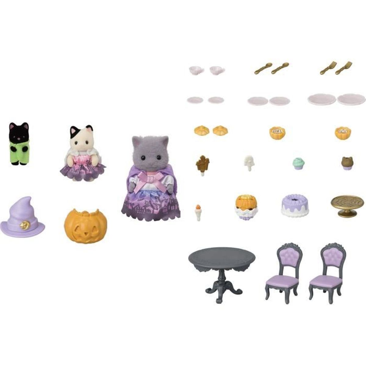 Eine Sammlung von Spielzeugfiguren und Zubehör. Enthält Katzenfiguren, einen Hexenhut, einen Kürbis, Teller, Löffel und Stühle.